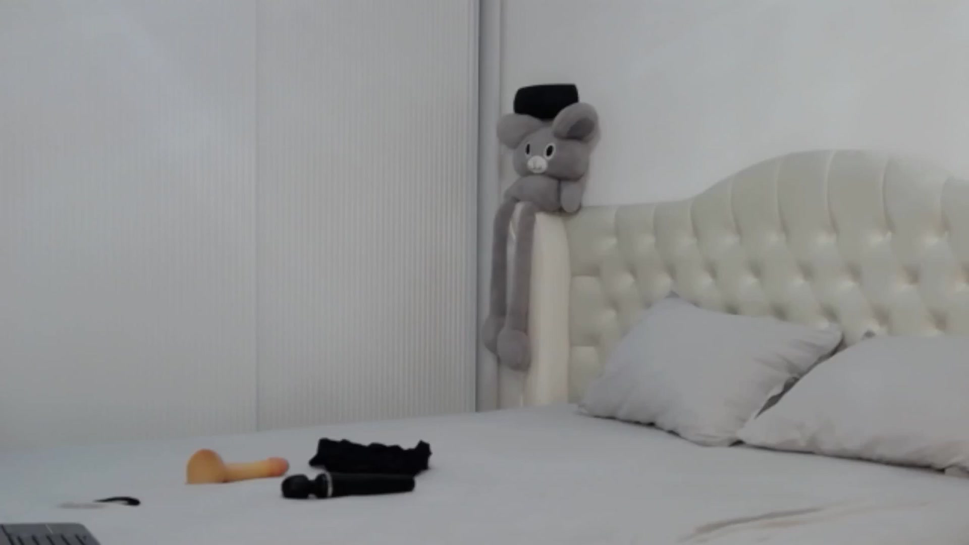 Gallery image thumbnail from LexxySelena's myfreecams stream on, 04/13/2025, 05:00 image 10 of 20
