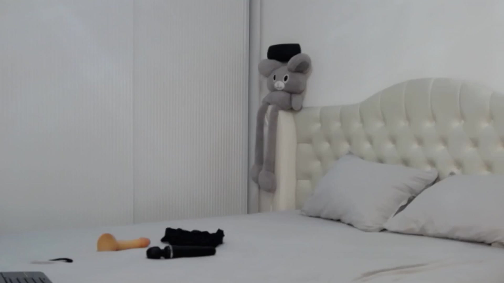 Gallery image thumbnail from LexxySelena's myfreecams stream on, 04/13/2025, 05:00 image 11 of 20