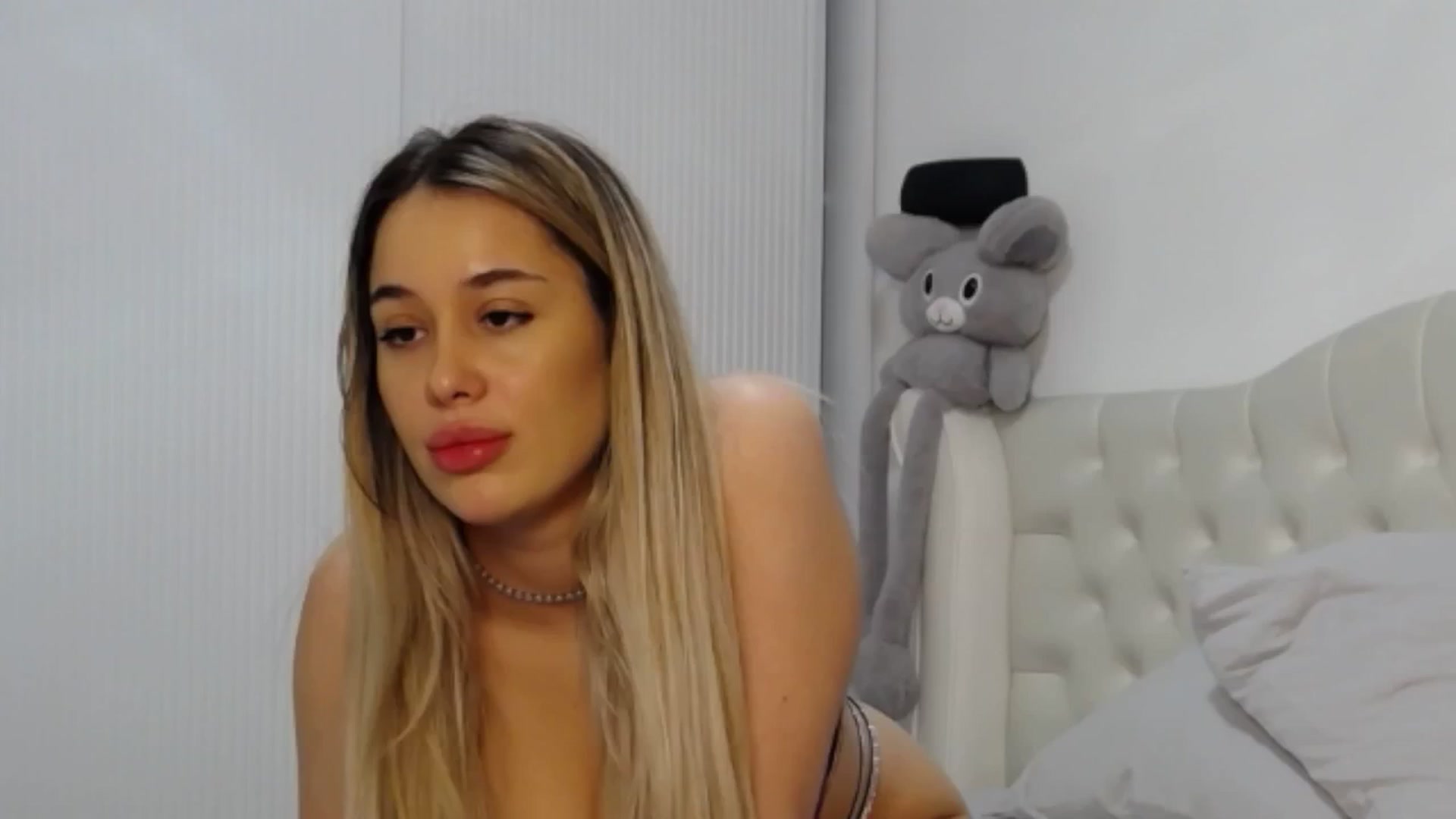 Gallery image thumbnail from LexxySelena's myfreecams stream on, 04/16/2025, 03:02 image 10 of 20