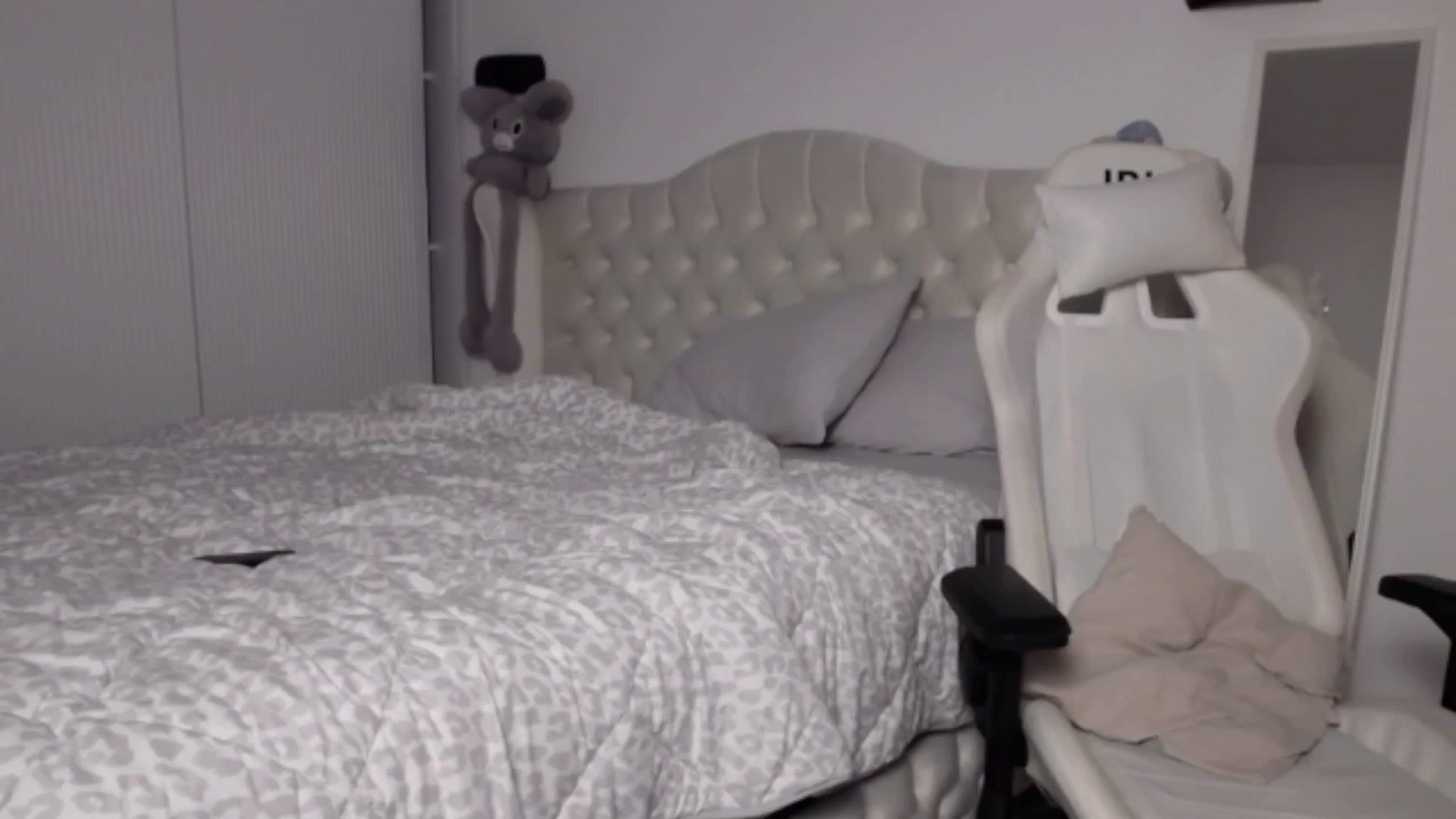 Gallery image thumbnail from LexxySelena's myfreecams stream on, 04/23/2025, 09:34 image 4 of 20
