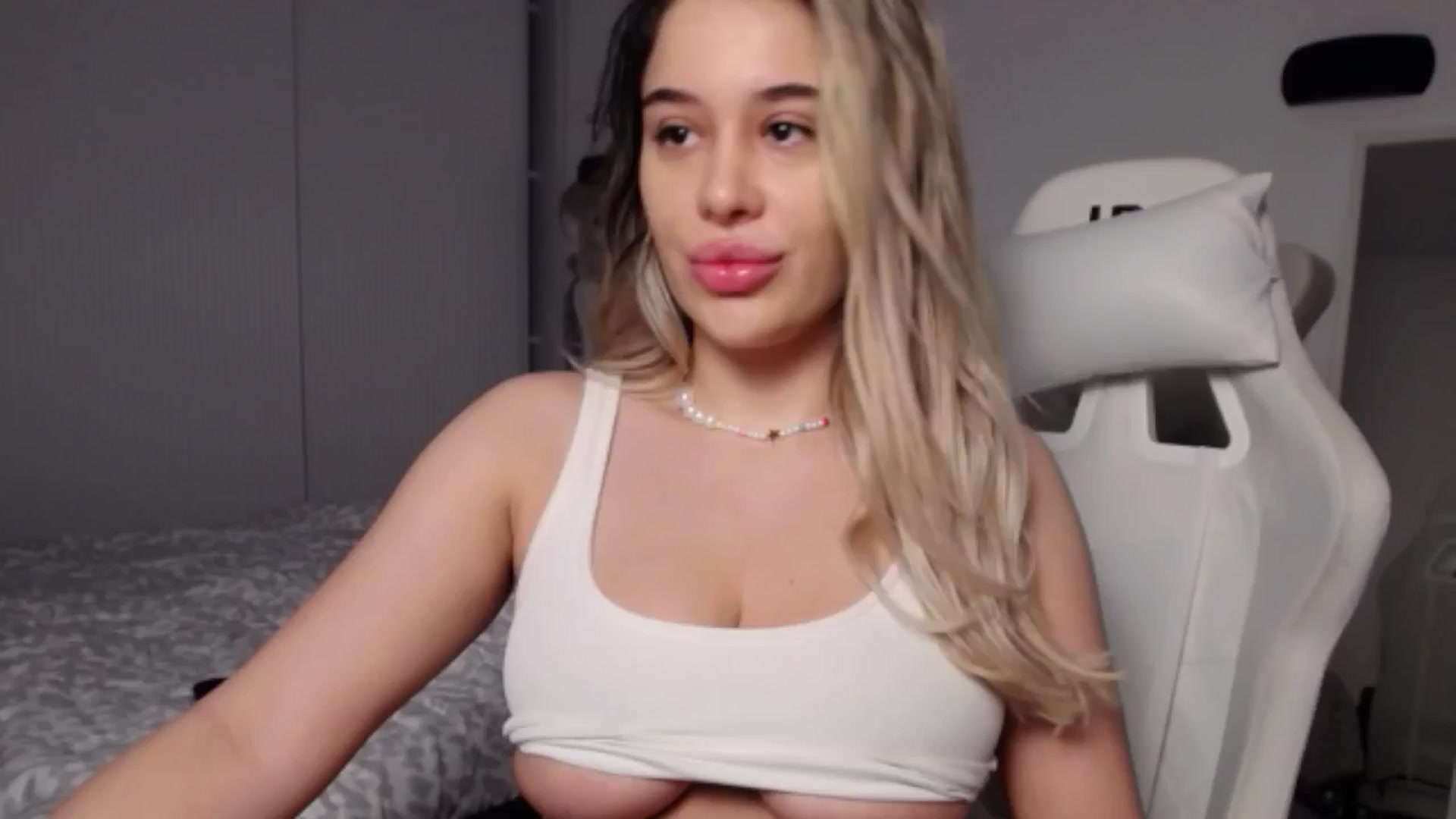 Gallery image thumbnail from LexxySelena's myfreecams stream on, 04/23/2025, 09:34 image 1 of 20