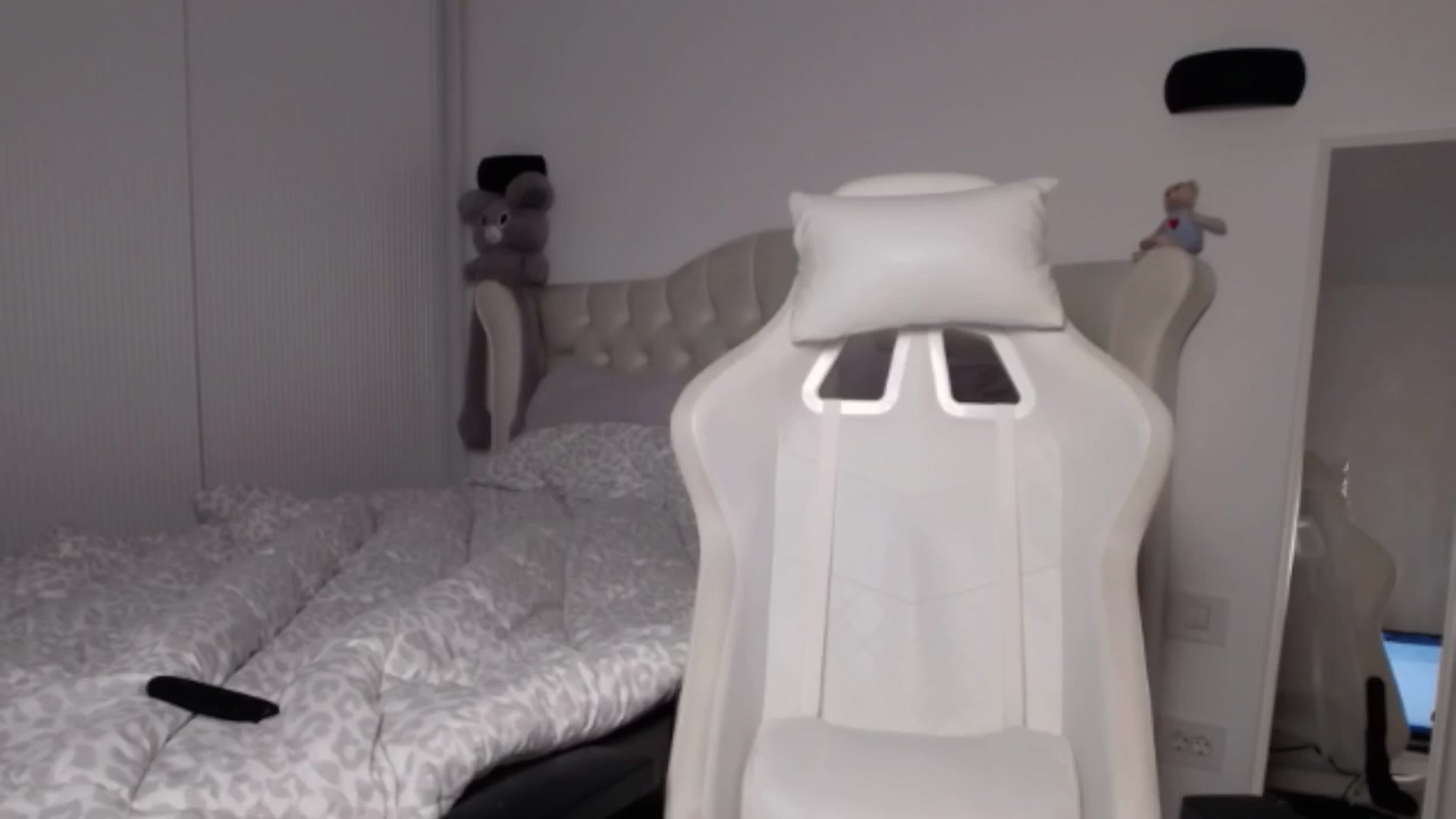 Gallery image thumbnail from LexxySelena's myfreecams stream on, 04/30/2025, 05:40 image 6 of 20