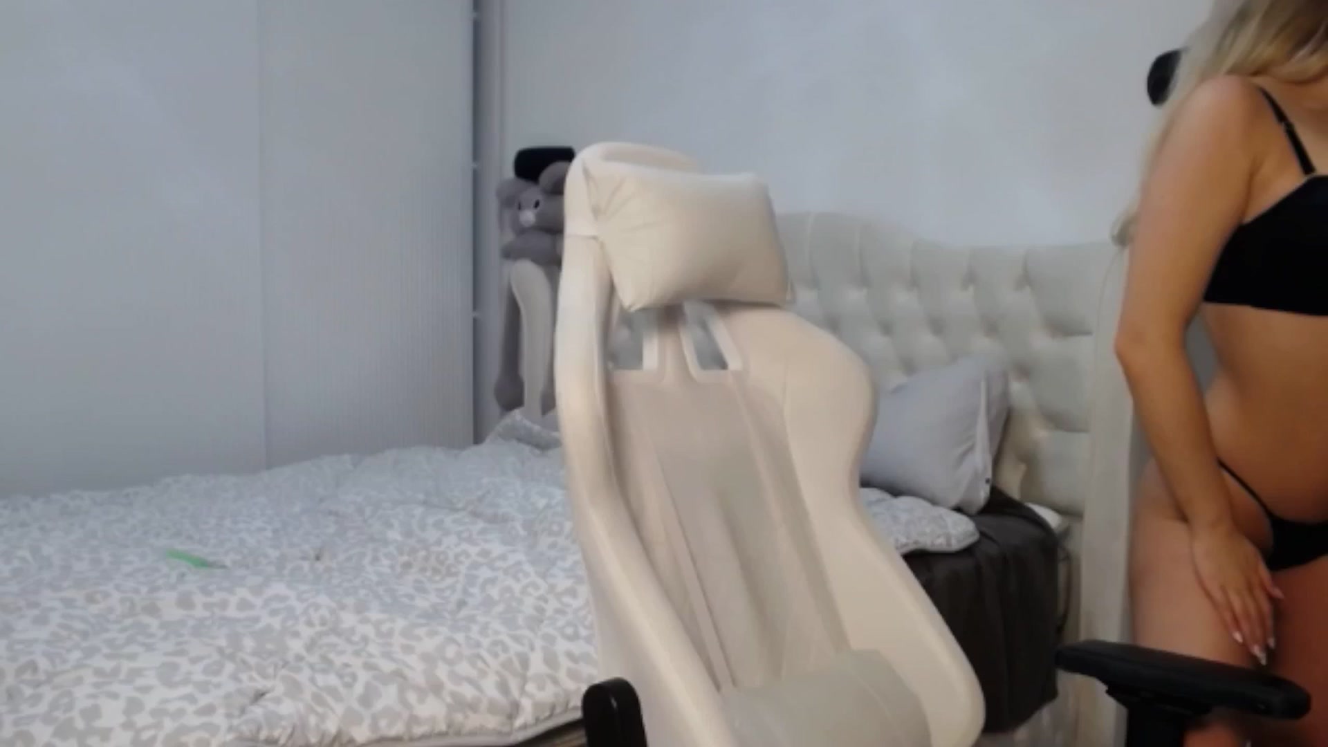 Gallery image thumbnail from LexxySelena's myfreecams stream on, 05/02/2025, 24:02 image 6 of 20
