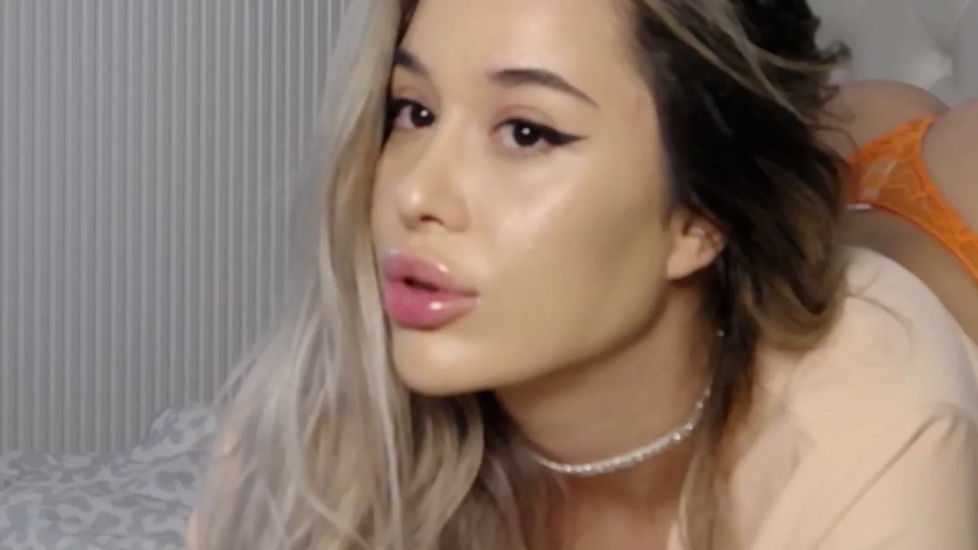 Gallery image thumbnail from LexxySelena's myfreecams stream on, 05/02/2025, 23:31 image 14 of 20