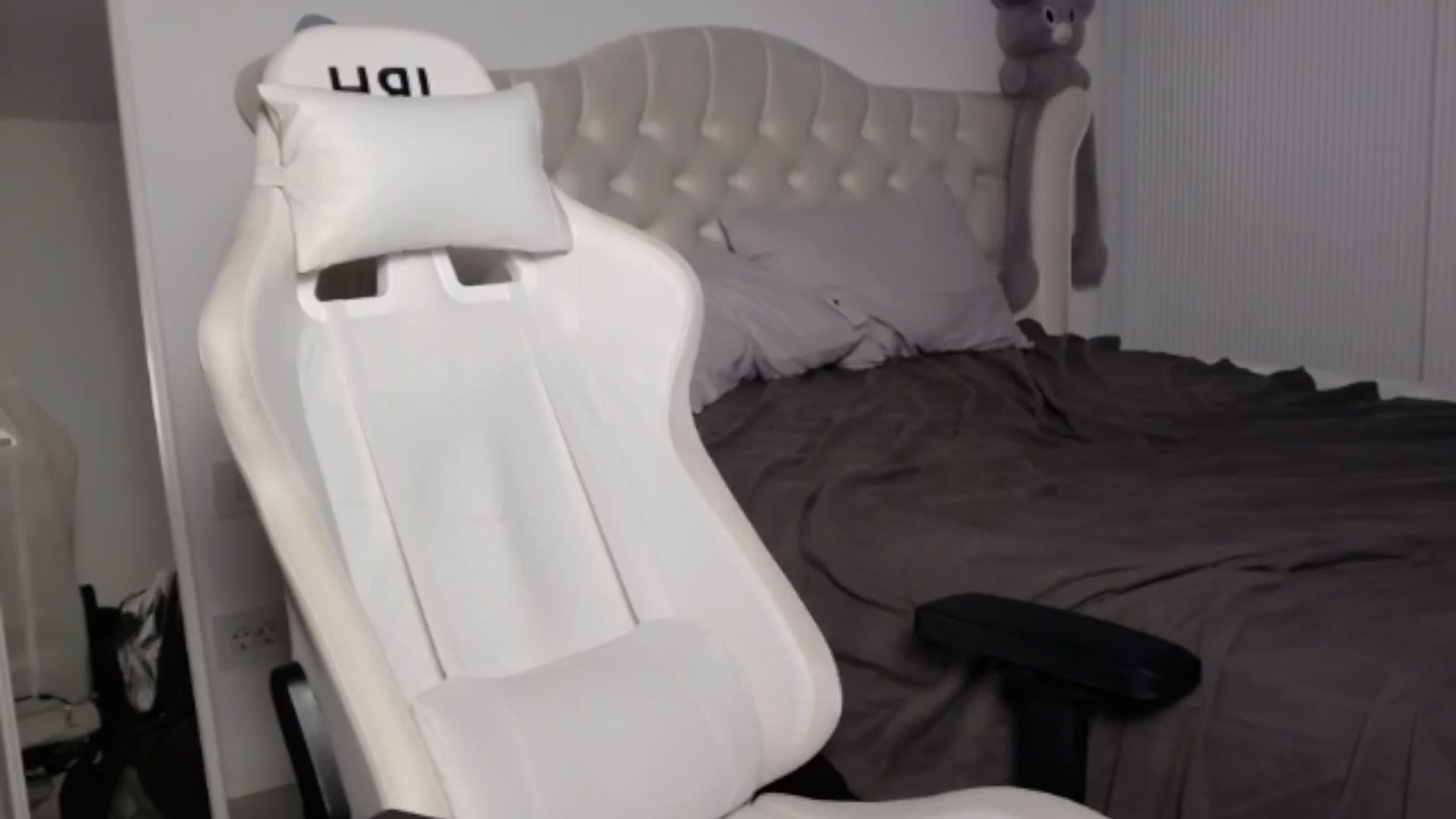 Gallery image thumbnail from LexxySelena's myfreecams stream on, 05/08/2025, 24:39 image 16 of 20