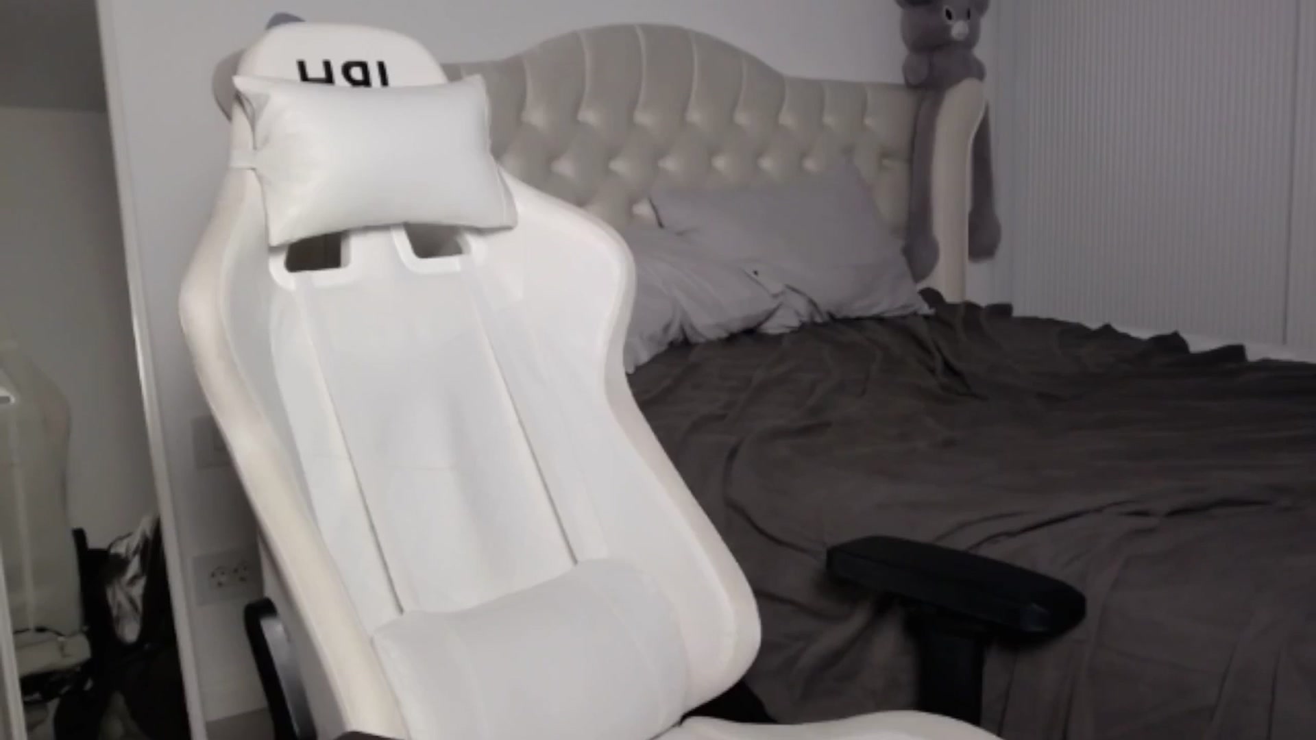 Gallery image thumbnail from LexxySelena's myfreecams stream on, 05/08/2025, 24:39 image 17 of 20