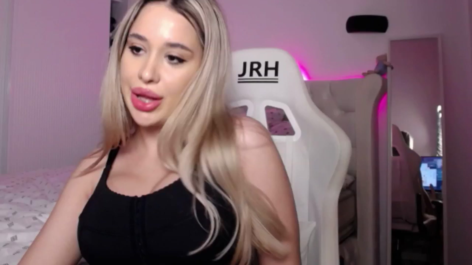 Gallery image thumbnail from LexxySelena's myfreecams stream on, 06/12/2025, 18:47 image 10 of 20