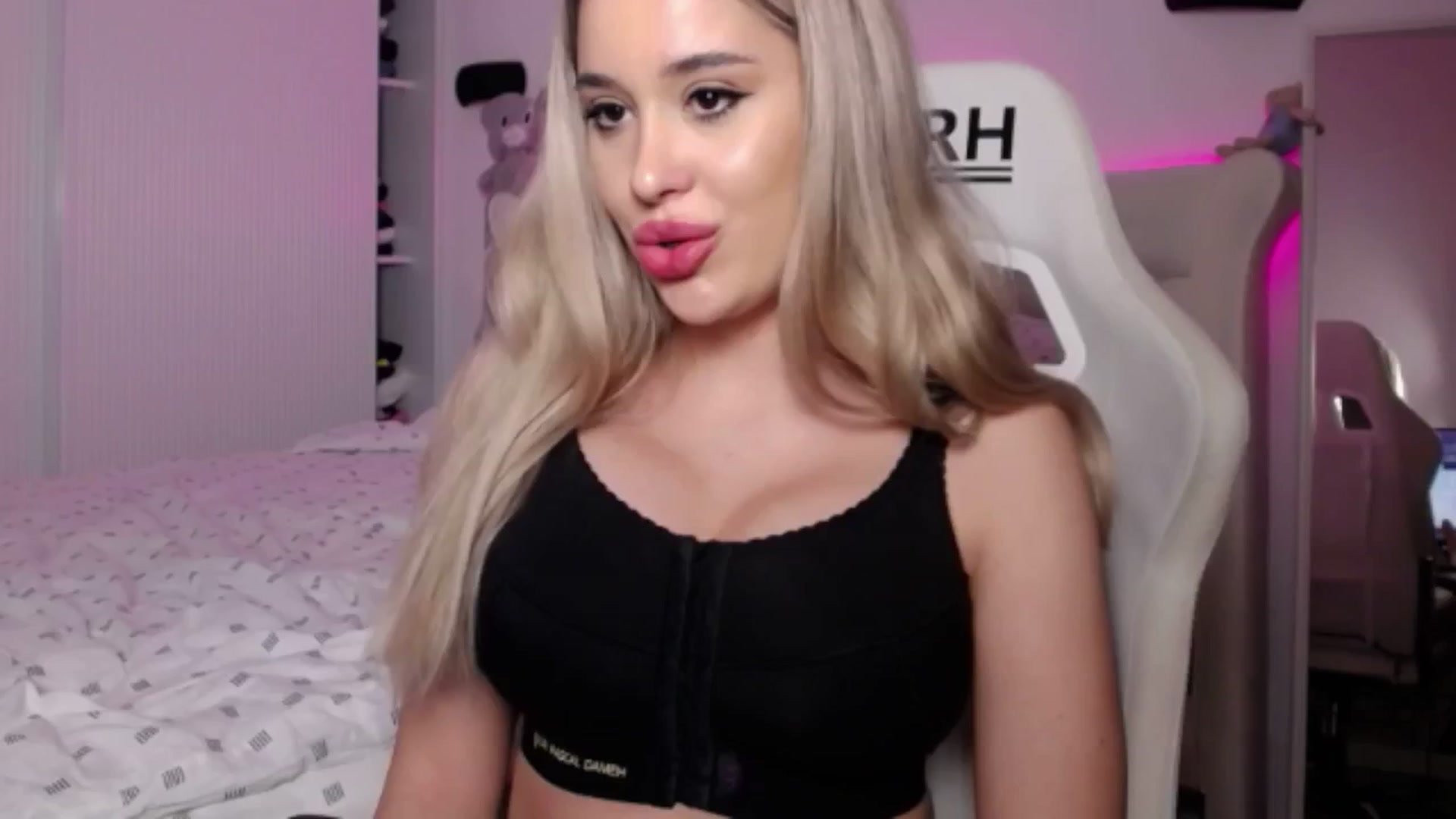 Gallery image thumbnail from LexxySelena's myfreecams stream on, 06/12/2025, 18:47 image 19 of 20