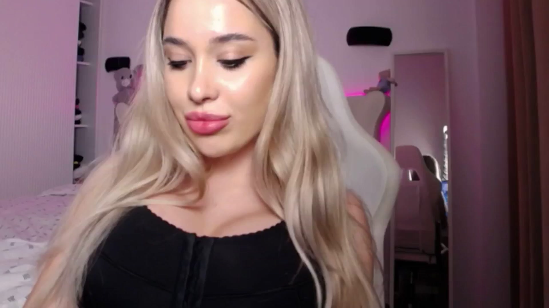 Gallery image thumbnail from LexxySelena's myfreecams stream on, 06/12/2025, 18:47 image 12 of 20