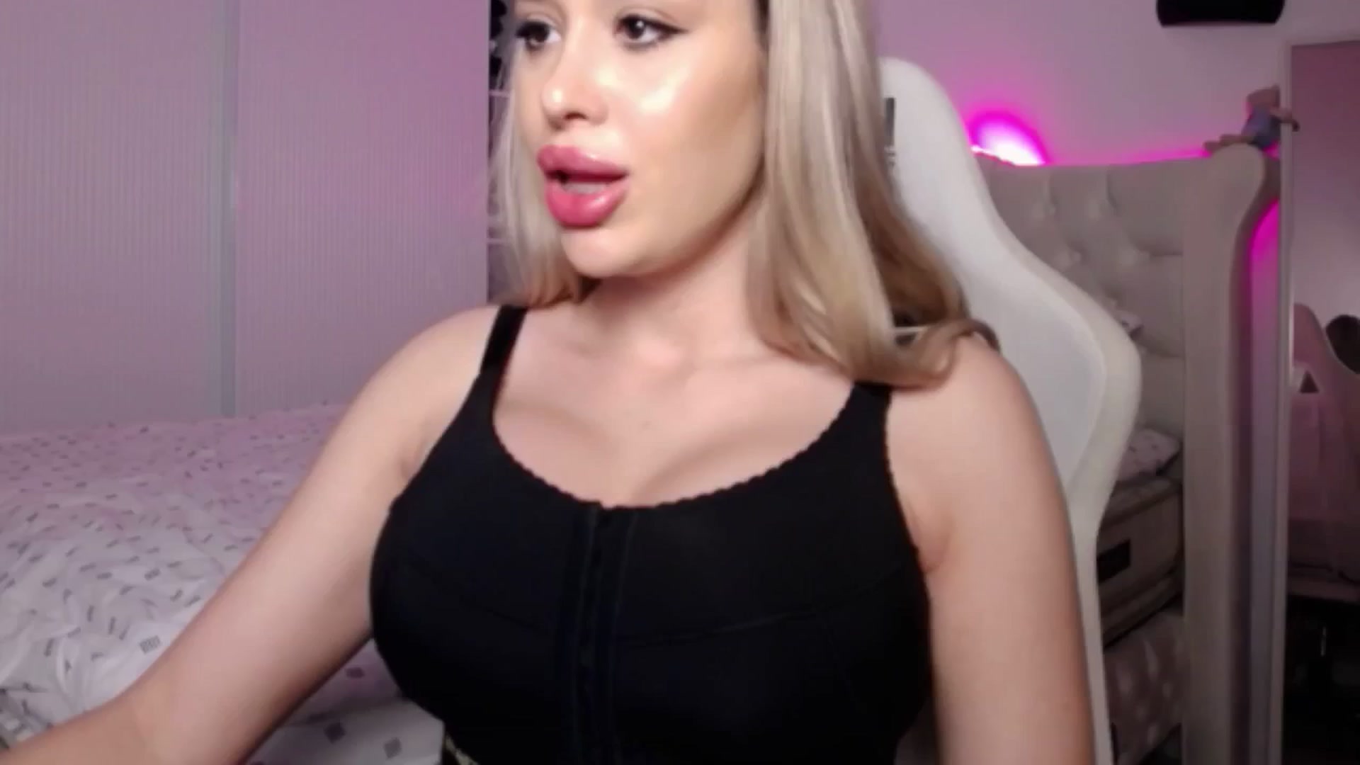 Gallery image thumbnail from LexxySelena's myfreecams stream on, 06/12/2025, 18:47 image 5 of 20