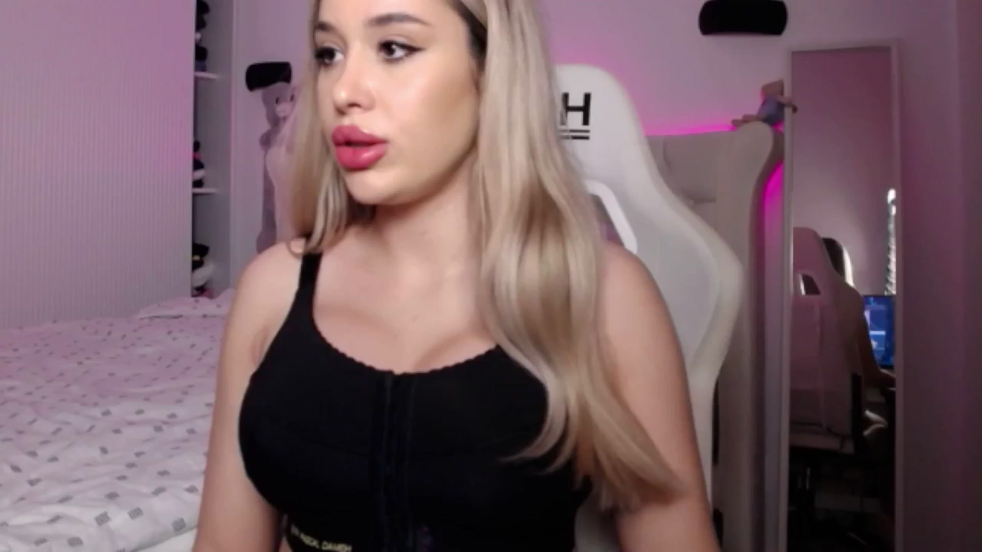Gallery image thumbnail from LexxySelena's myfreecams stream on, 06/12/2025, 18:47 image 2 of 20