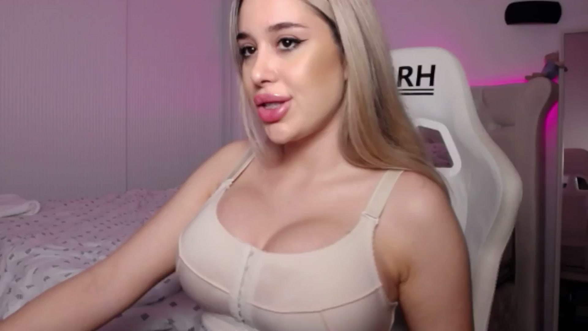 Gallery image thumbnail from LexxySelena's myfreecams stream on, 06/13/2025, 18:12 image 20 of 20