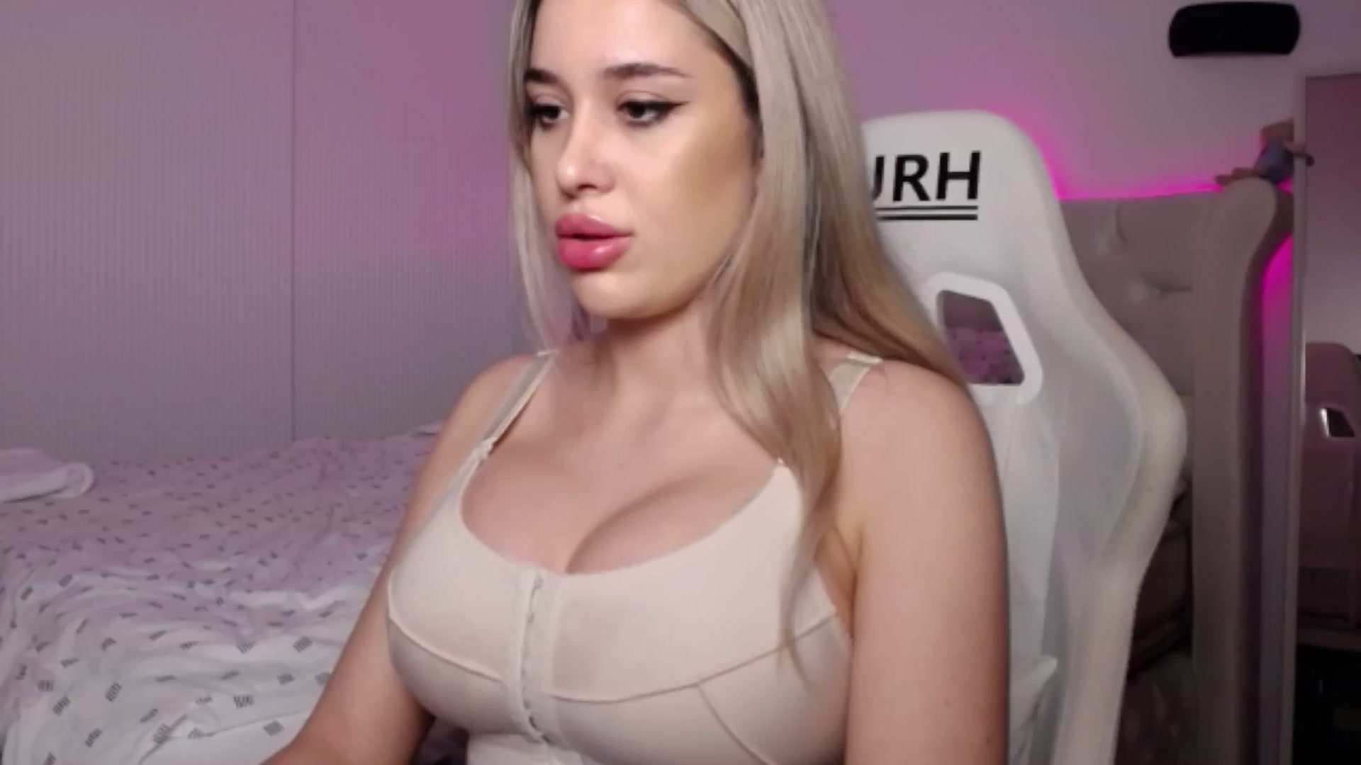 Gallery image thumbnail from LexxySelena's myfreecams stream on, 06/13/2025, 18:12 image 16 of 20