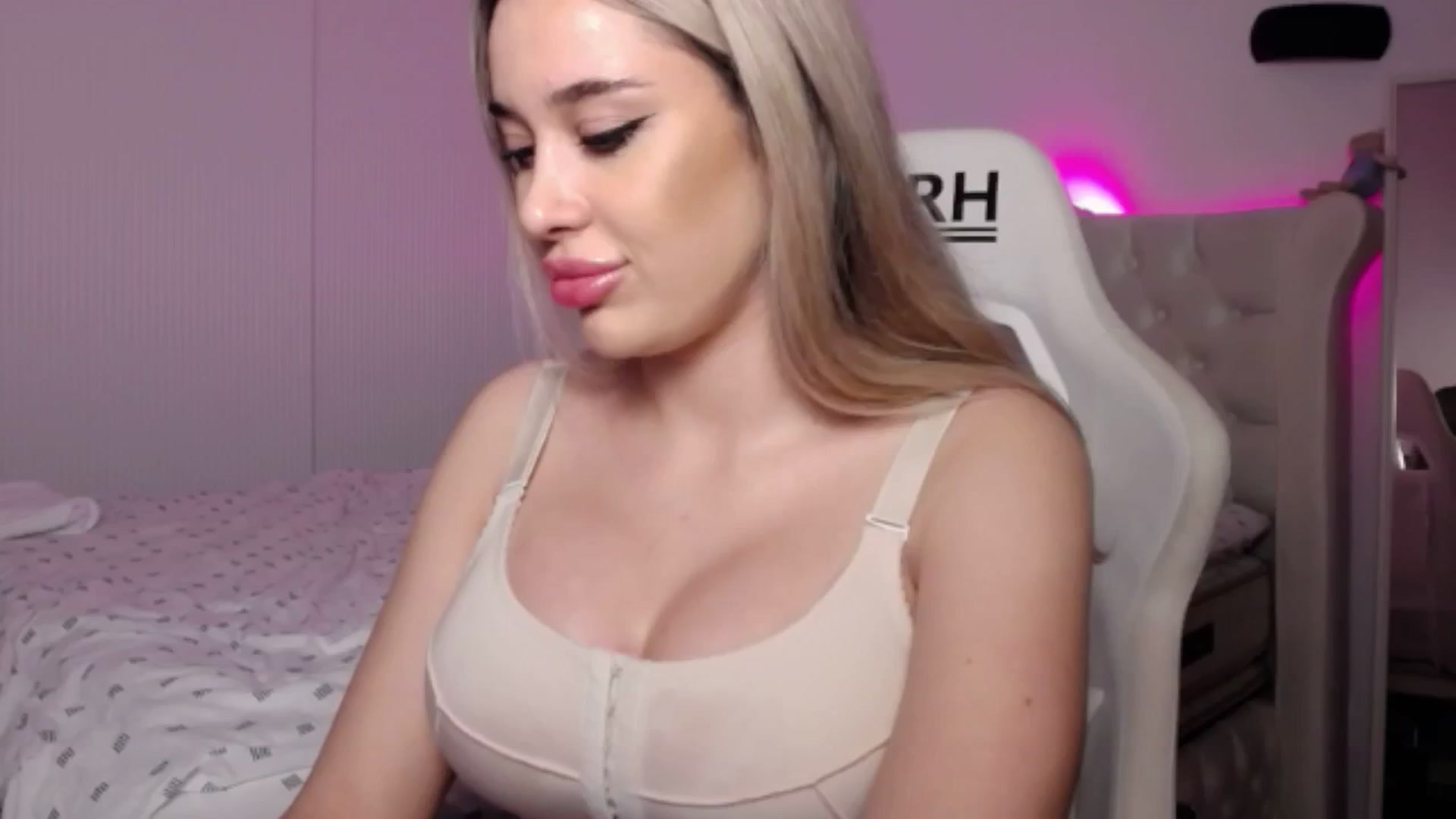 Gallery image thumbnail from LexxySelena's myfreecams stream on, 06/13/2025, 18:12 image 6 of 20