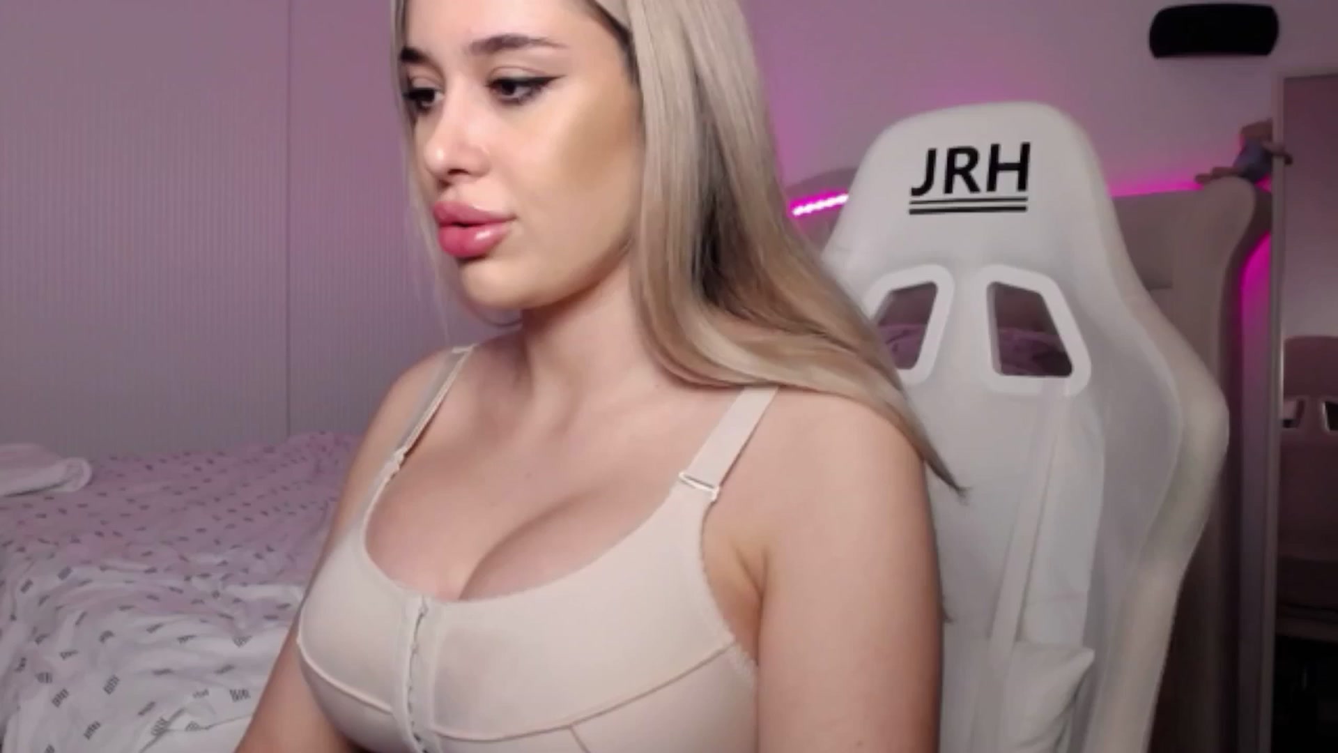 Gallery image thumbnail from LexxySelena's myfreecams stream on, 06/13/2025, 18:12 image 3 of 20