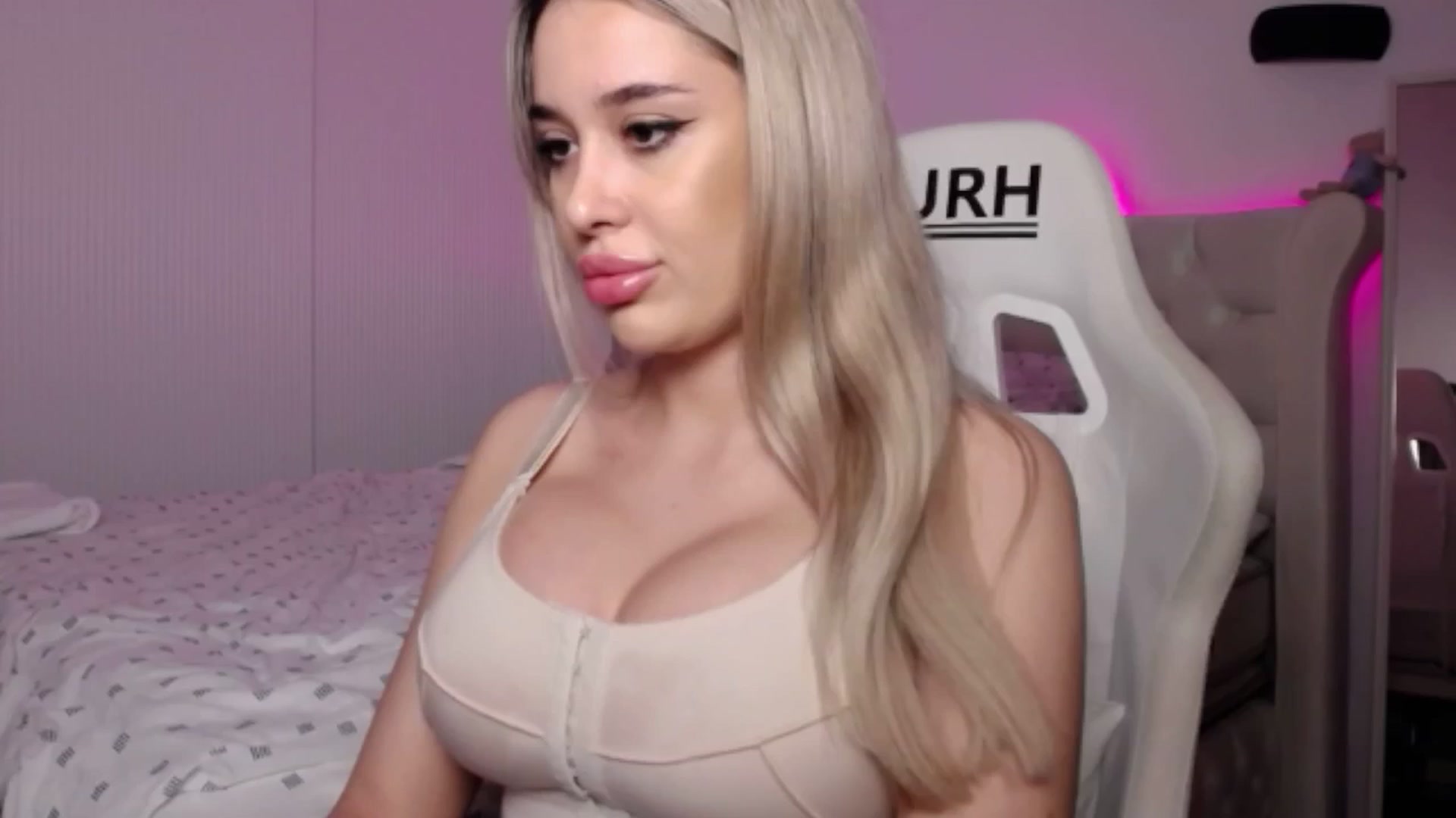 Gallery image thumbnail from LexxySelena's myfreecams stream on, 06/13/2025, 18:12 image 13 of 20