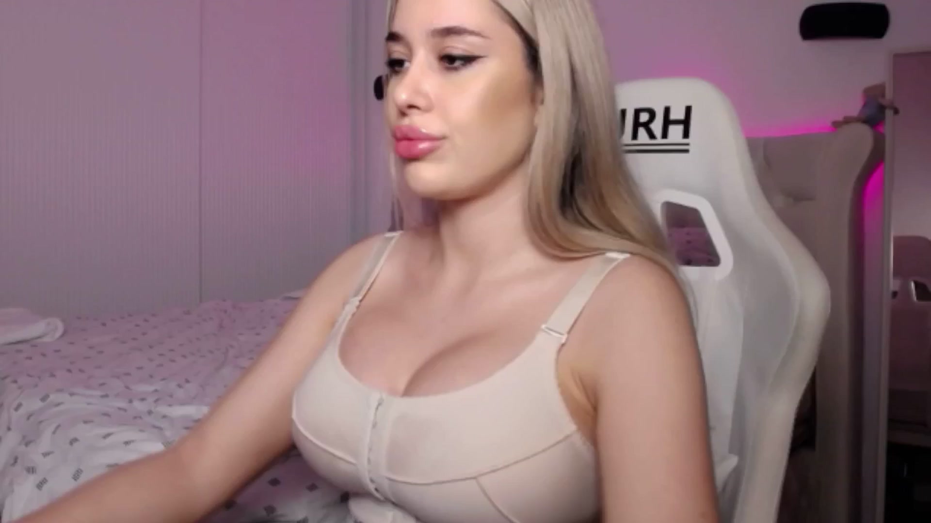 Gallery image thumbnail from LexxySelena's myfreecams stream on, 06/13/2025, 18:12 image 5 of 20