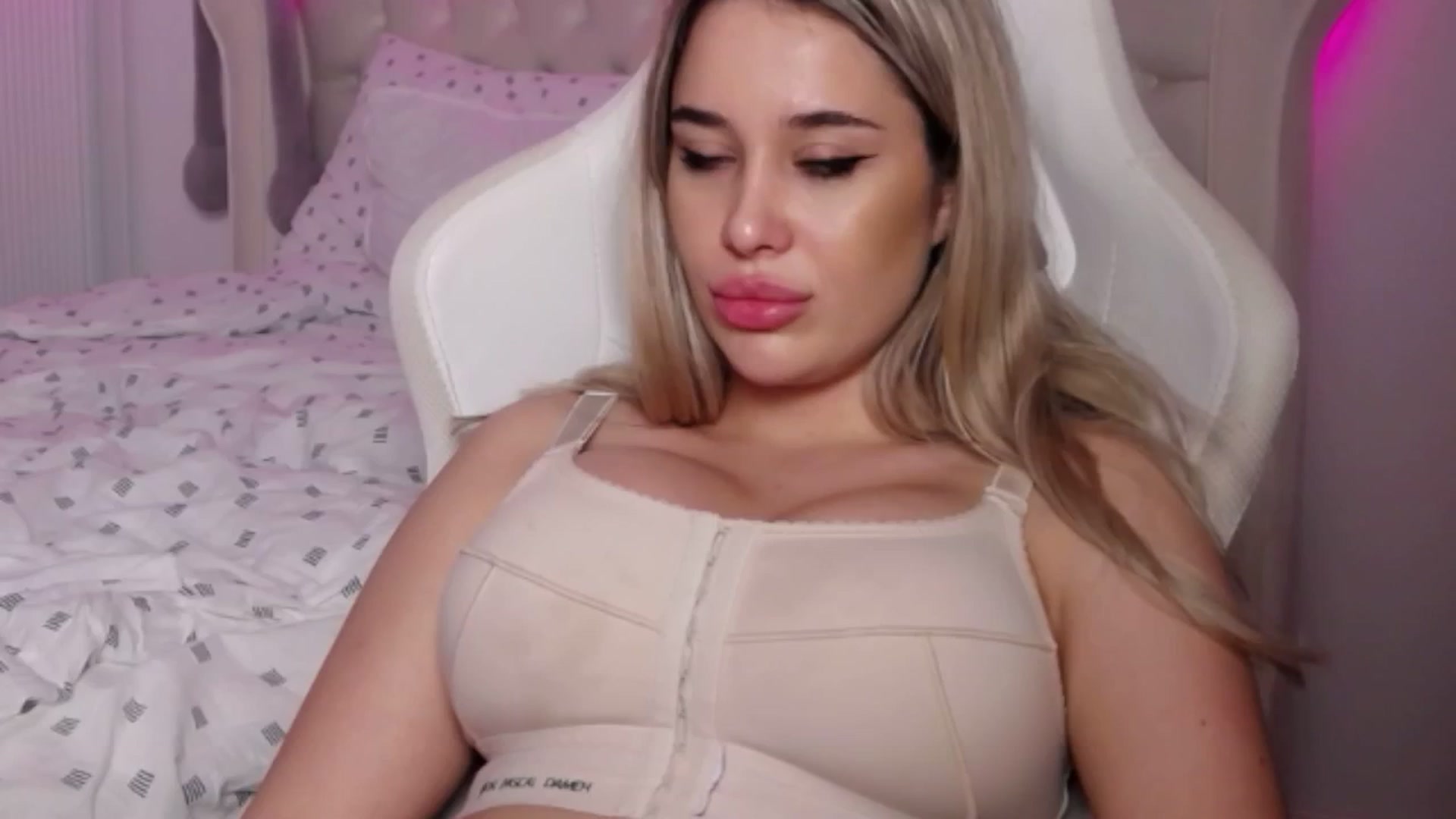 Gallery image thumbnail from LexxySelena's myfreecams stream on, 06/13/2025, 21:25 image 8 of 20