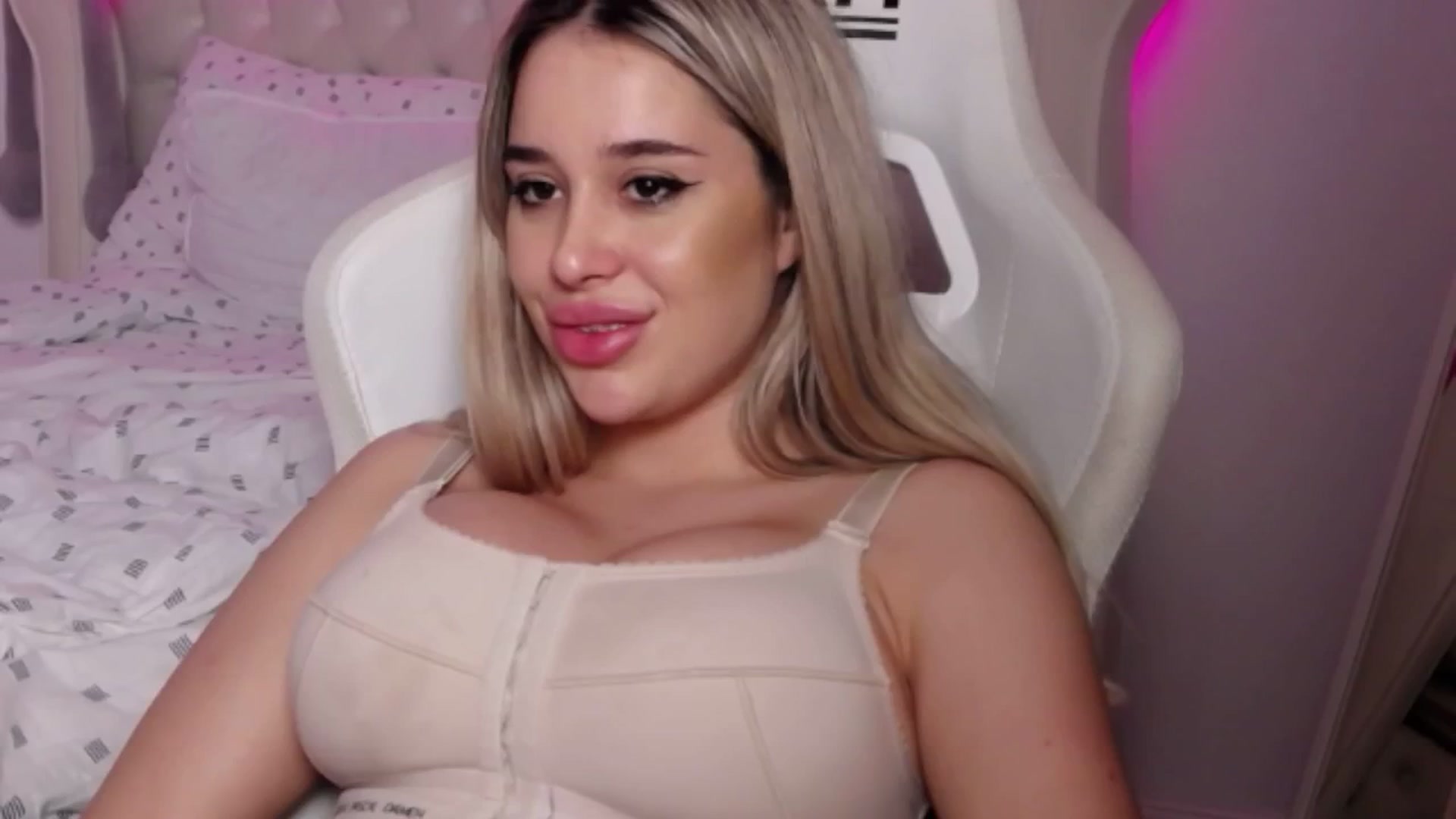 Gallery image thumbnail from LexxySelena's myfreecams stream on, 06/13/2025, 21:25 image 12 of 20