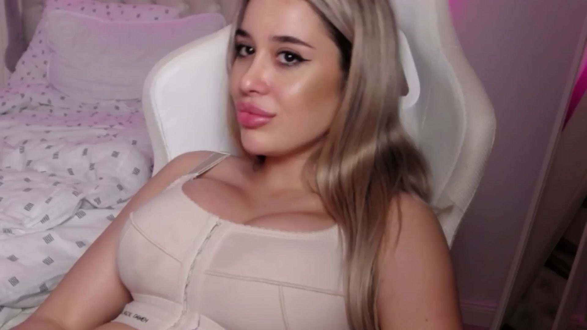 Gallery image thumbnail from LexxySelena's myfreecams stream on, 06/13/2025, 21:25 image 18 of 20