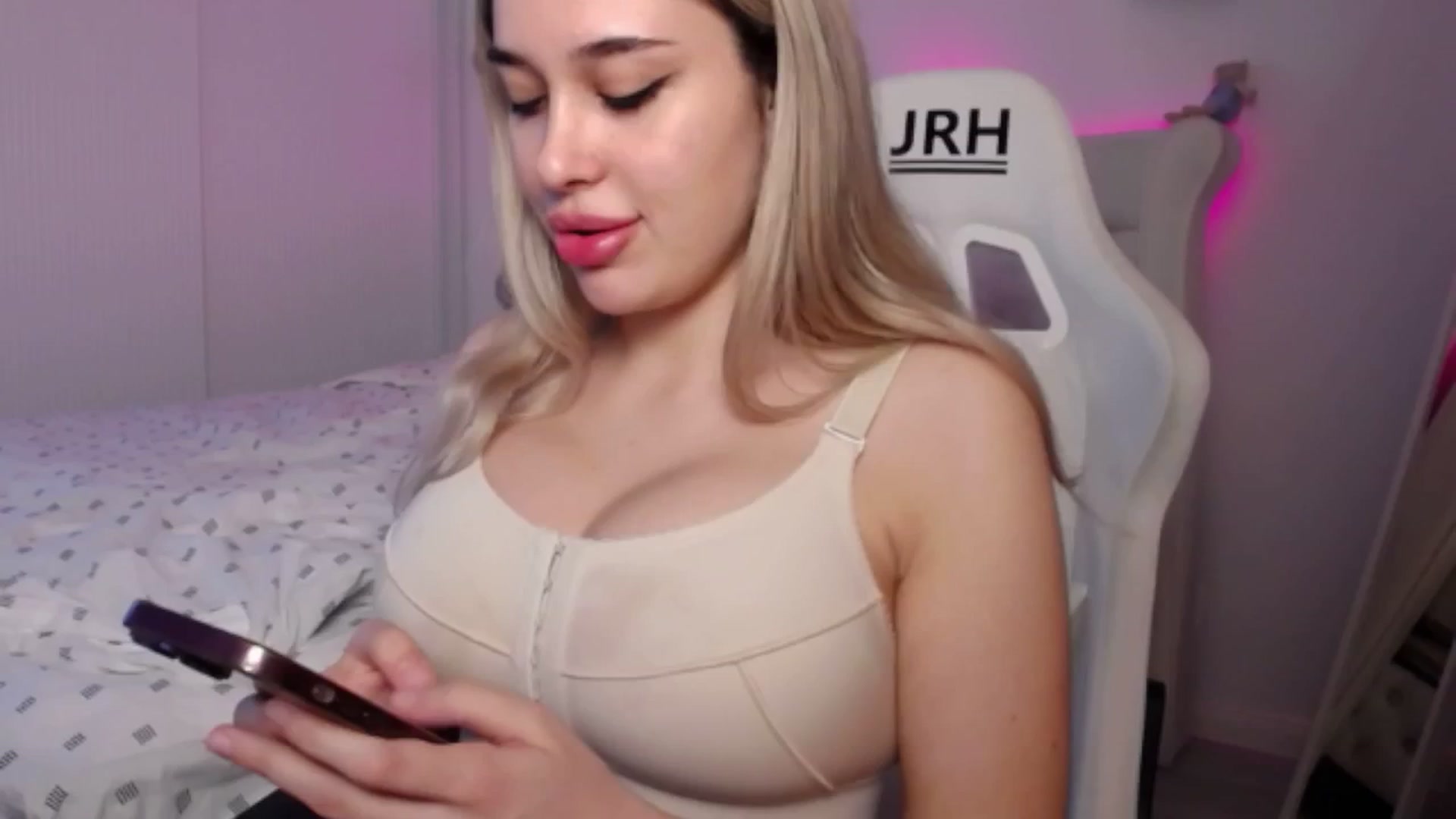 Gallery image thumbnail from LexxySelena's myfreecams stream on, 06/14/2025, 08:34 image 16 of 20
