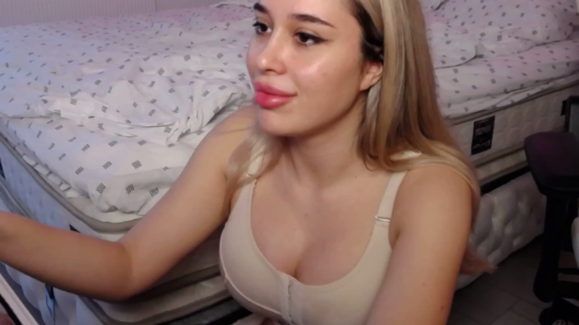 Gallery image thumbnail from LexxySelena's myfreecams stream on, 06/14/2025, 08:34 image 11 of 20