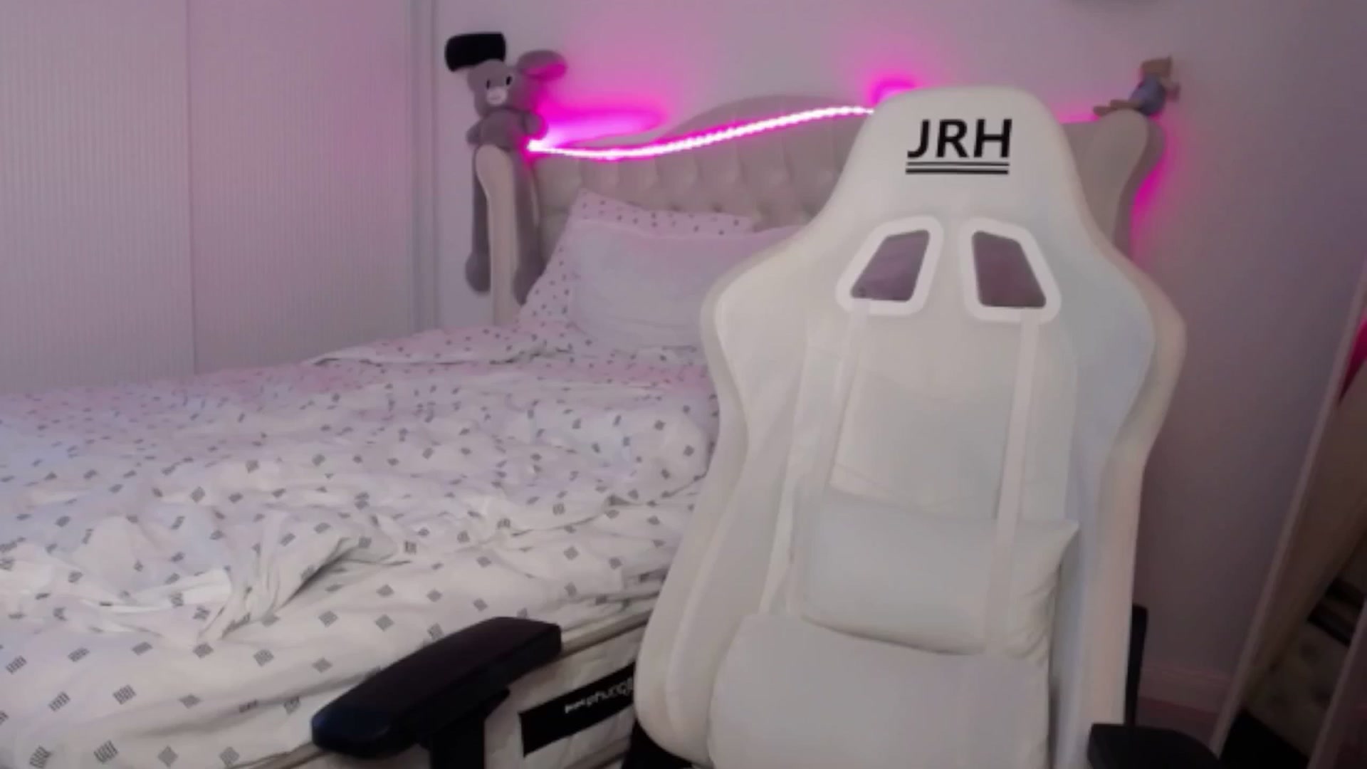 Gallery image thumbnail from LexxySelena's myfreecams stream on, 06/14/2025, 08:34 image 20 of 20