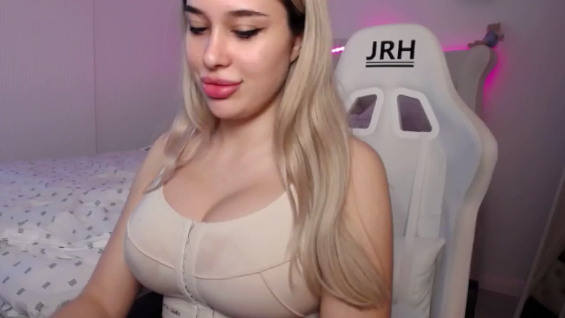 Gallery image thumbnail from LexxySelena's myfreecams stream on, 06/14/2025, 08:34 image 14 of 20