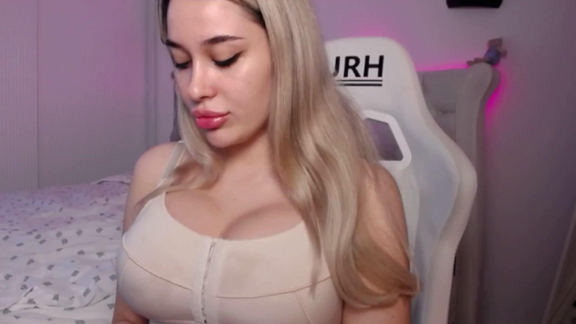 Gallery image thumbnail from LexxySelena's myfreecams stream on, 06/14/2025, 08:34 image 1 of 20