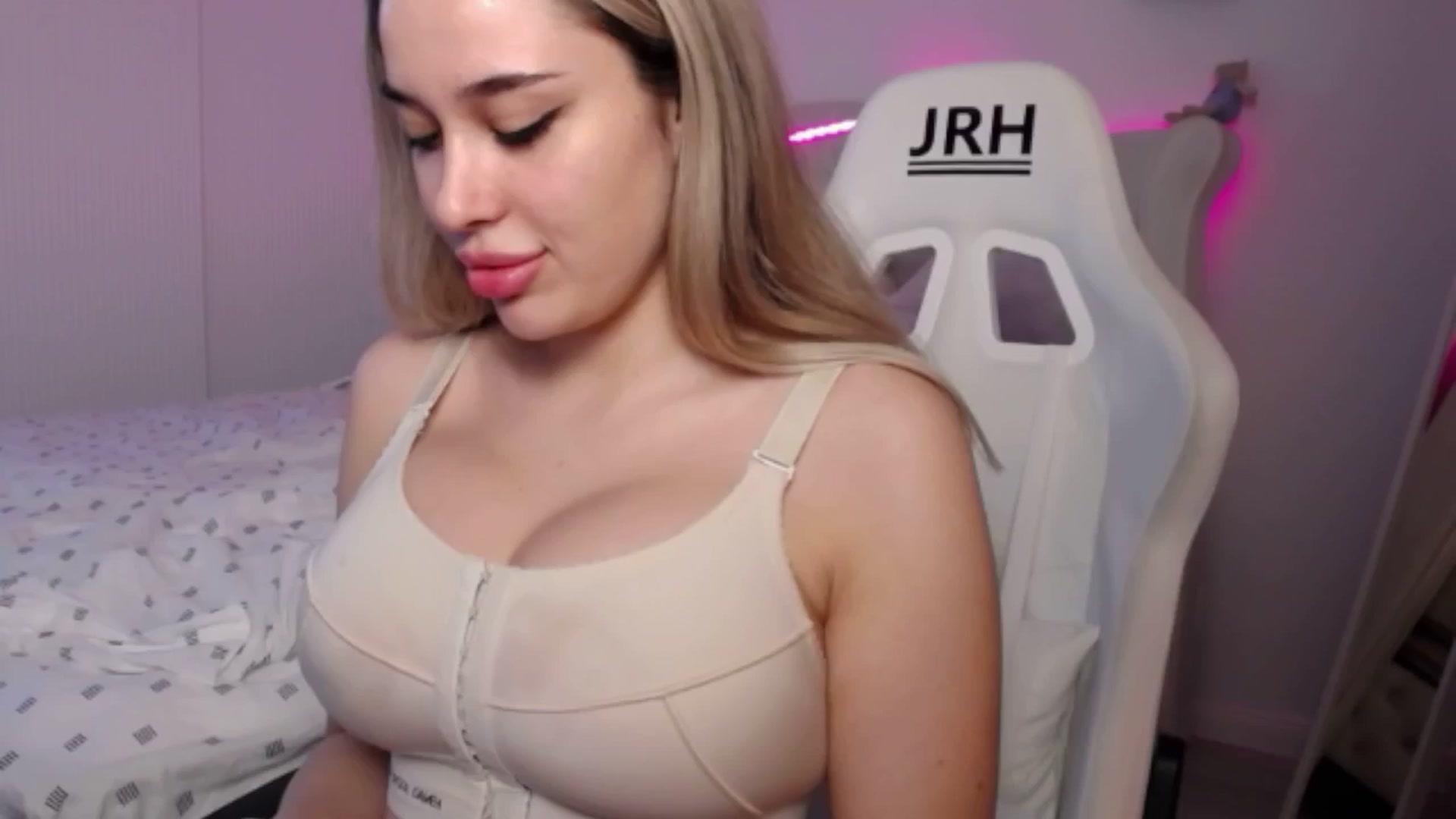 Gallery image thumbnail from LexxySelena's myfreecams stream on, 06/14/2025, 08:34 image 15 of 20