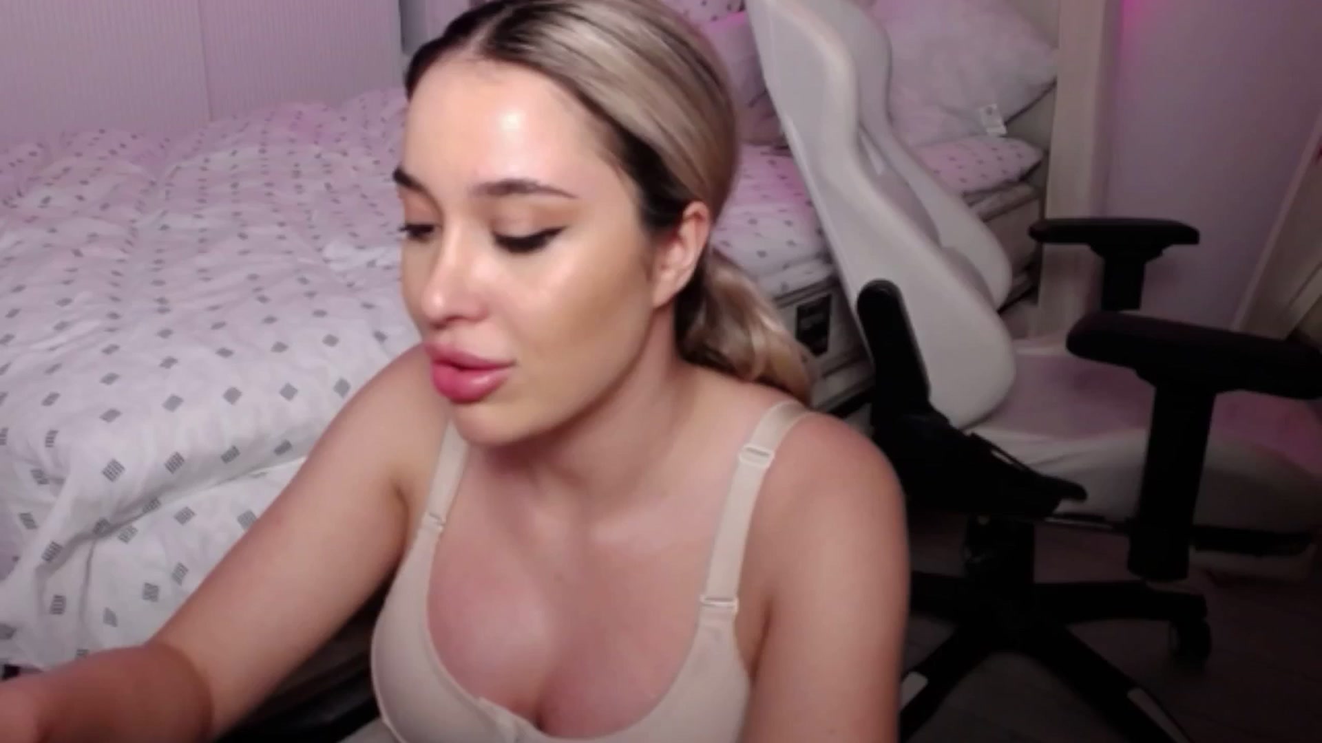 Gallery image thumbnail from LexxySelena's myfreecams stream on, 06/14/2025, 22:08 image 7 of 20