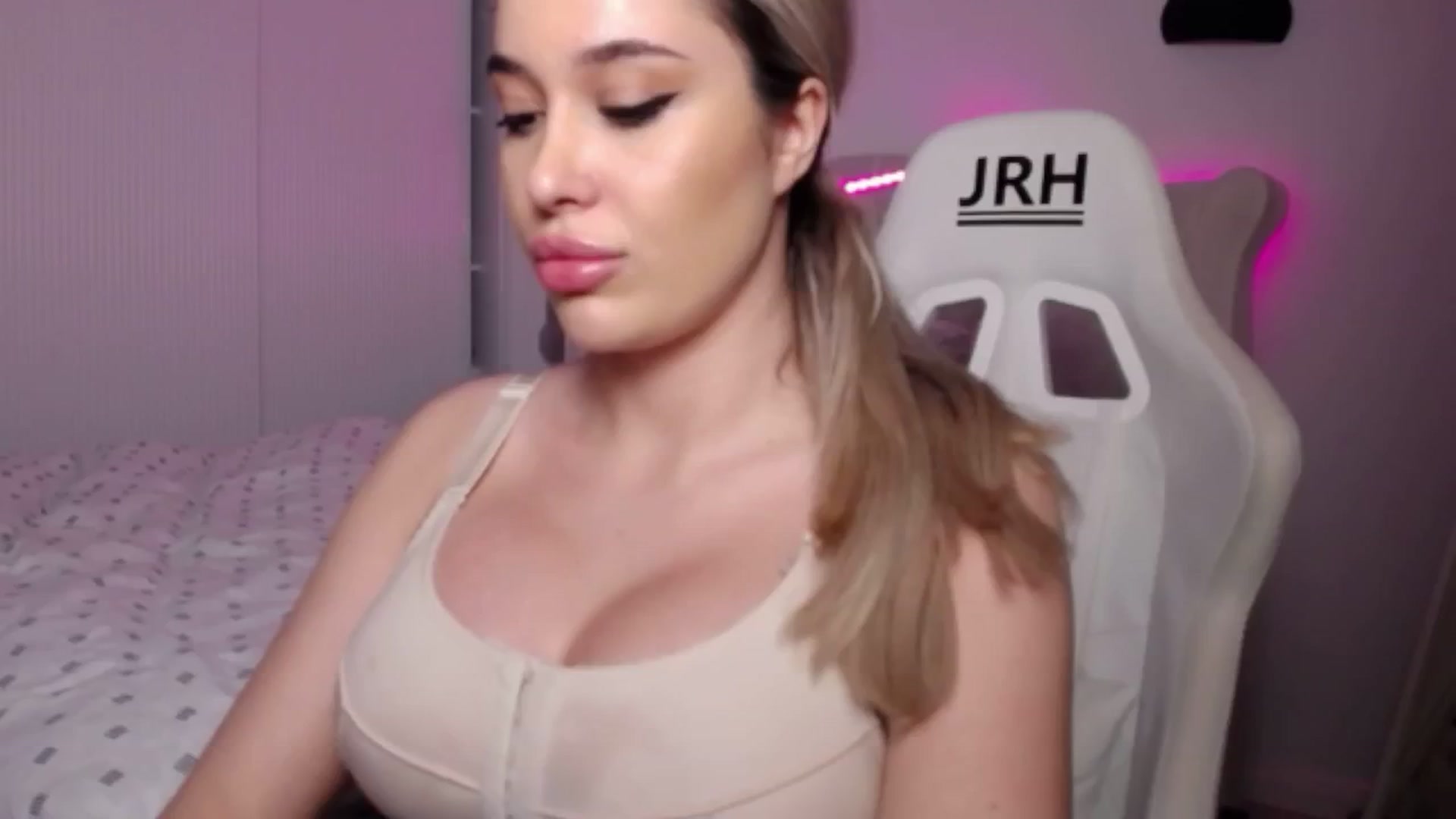 Gallery image thumbnail from LexxySelena's myfreecams stream on, 06/14/2025, 22:08 image 3 of 20