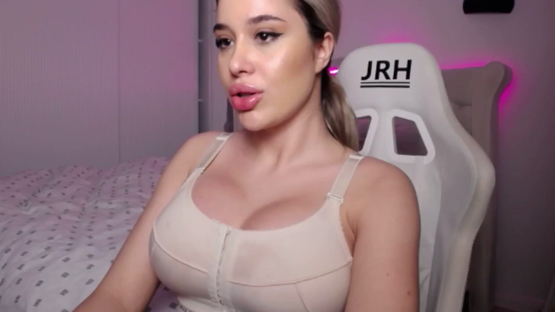 Gallery image thumbnail from LexxySelena's myfreecams stream on, 06/14/2025, 22:08 image 1 of 20