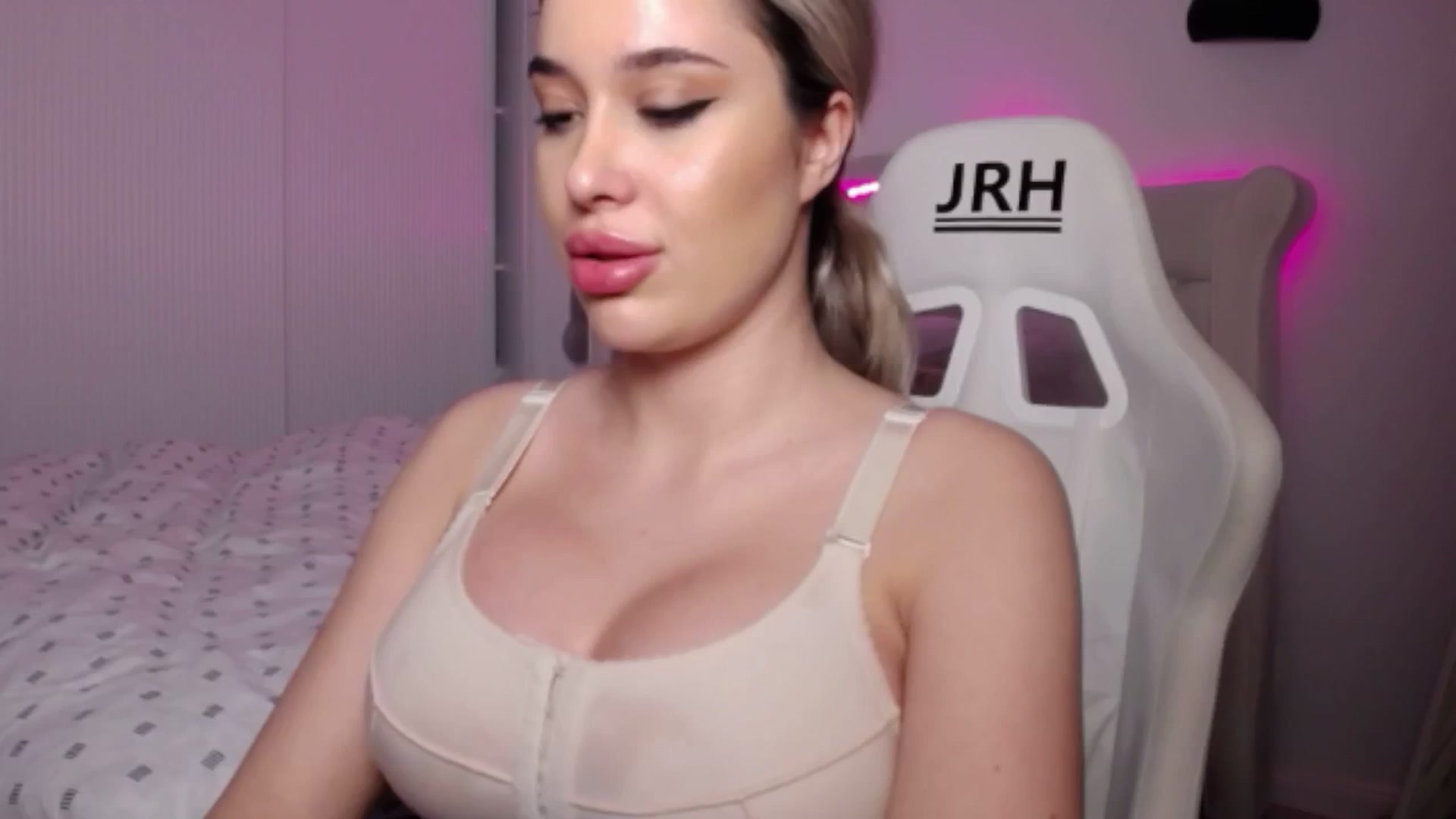 Gallery image thumbnail from LexxySelena's myfreecams stream on, 06/14/2025, 22:08 image 5 of 20