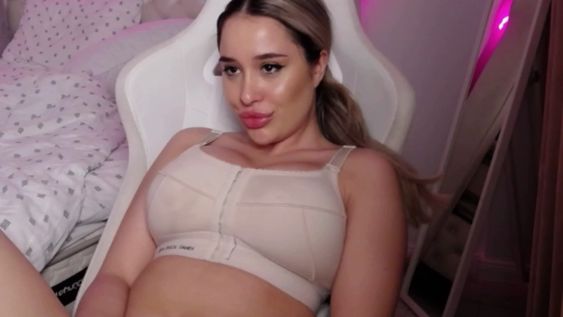 Gallery image thumbnail from LexxySelena's myfreecams stream on, 06/14/2025, 22:08 image 19 of 20
