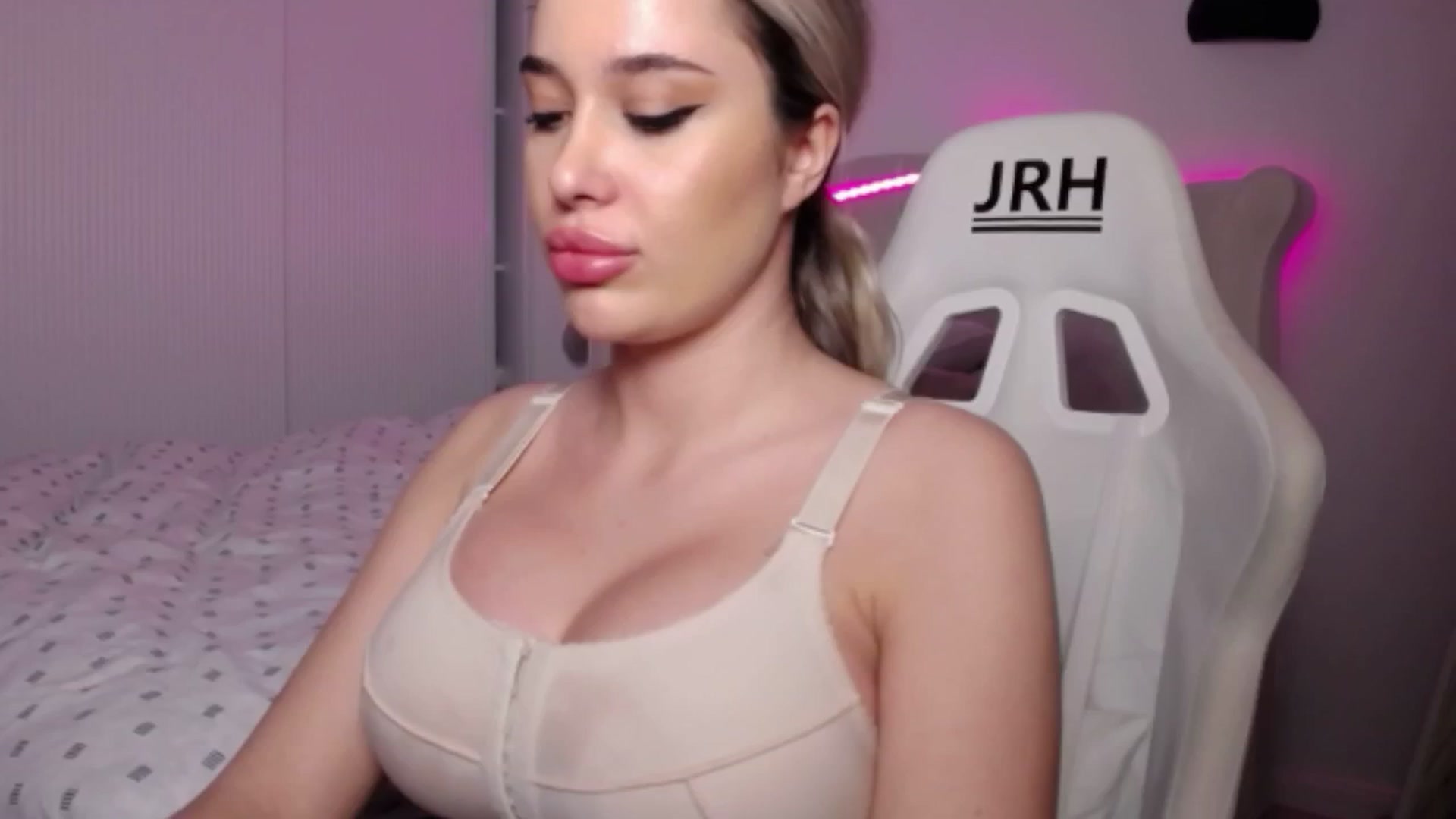 Gallery image thumbnail from LexxySelena's myfreecams stream on, 06/14/2025, 22:08 image 4 of 20