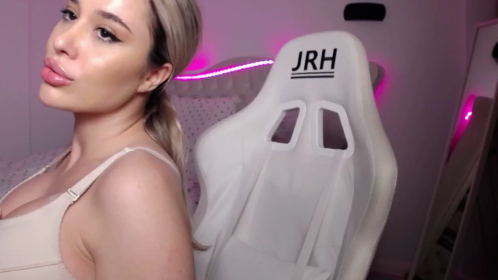 Gallery image thumbnail from LexxySelena's myfreecams stream on, 06/14/2025, 22:08 image 2 of 20