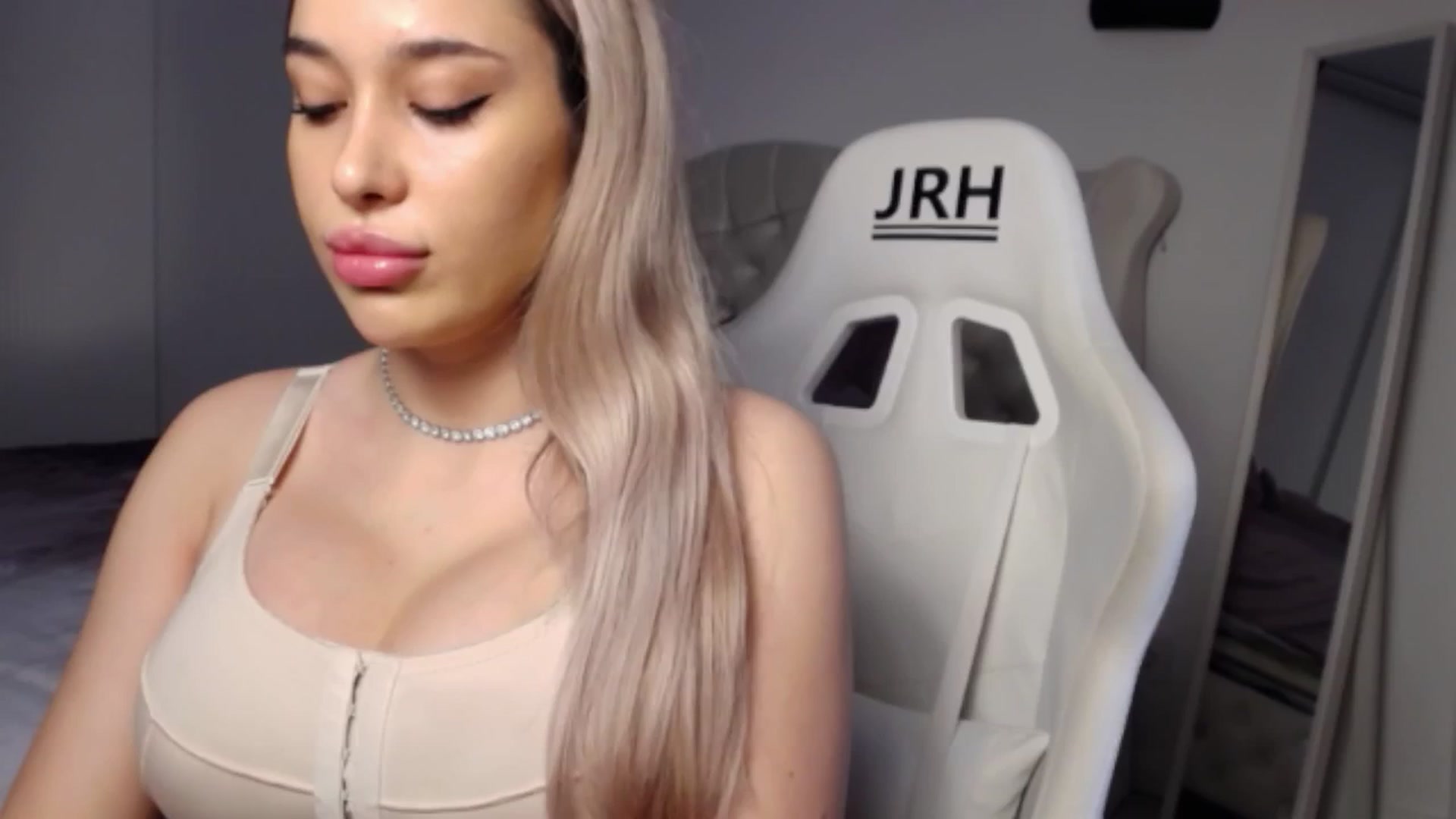 Gallery image thumbnail from LexxySelena's myfreecams stream on, 06/18/2025, 09:58 image 1 of 20
