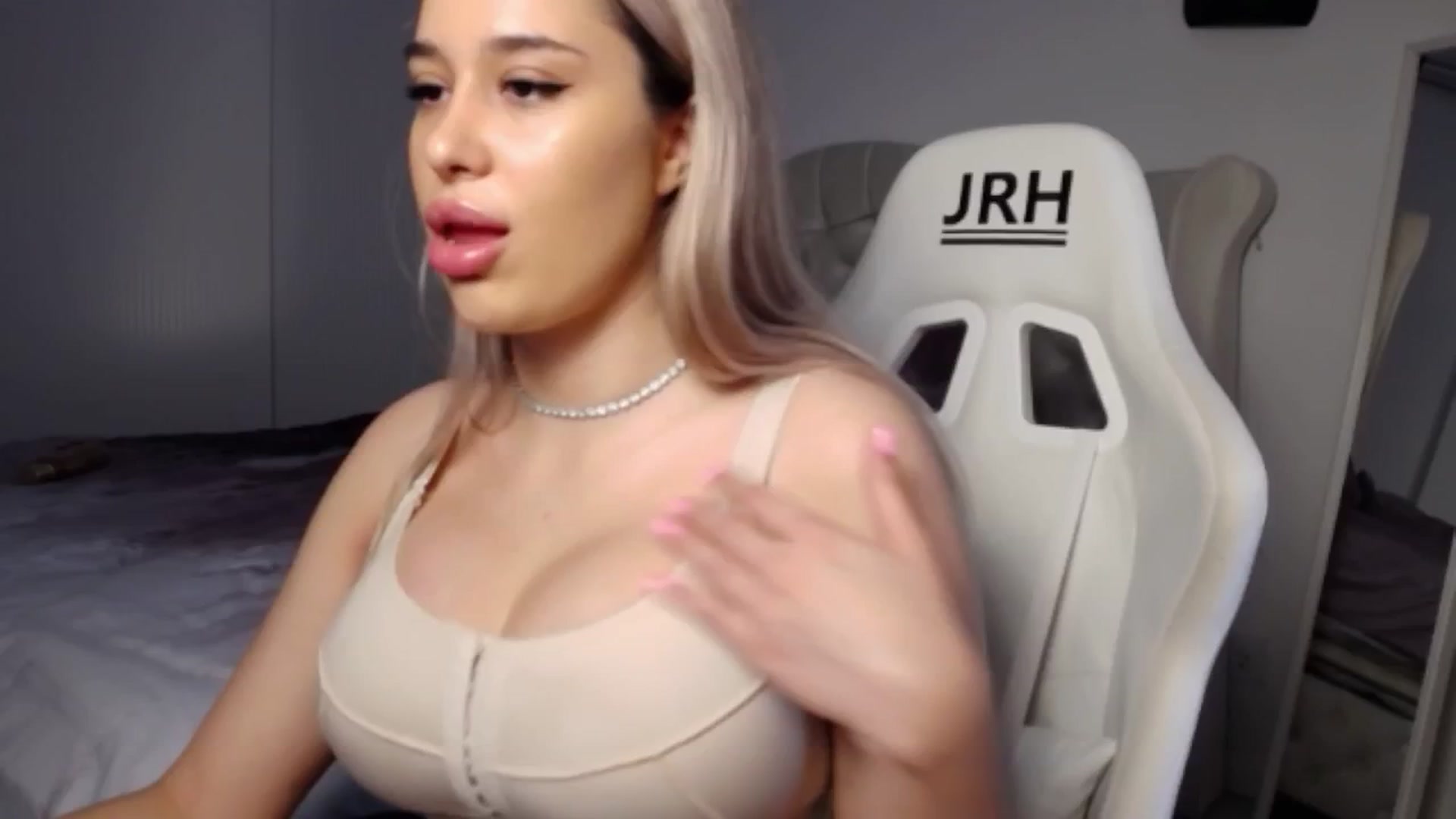 Gallery image thumbnail from LexxySelena's myfreecams stream on, 06/18/2025, 09:58 image 13 of 20