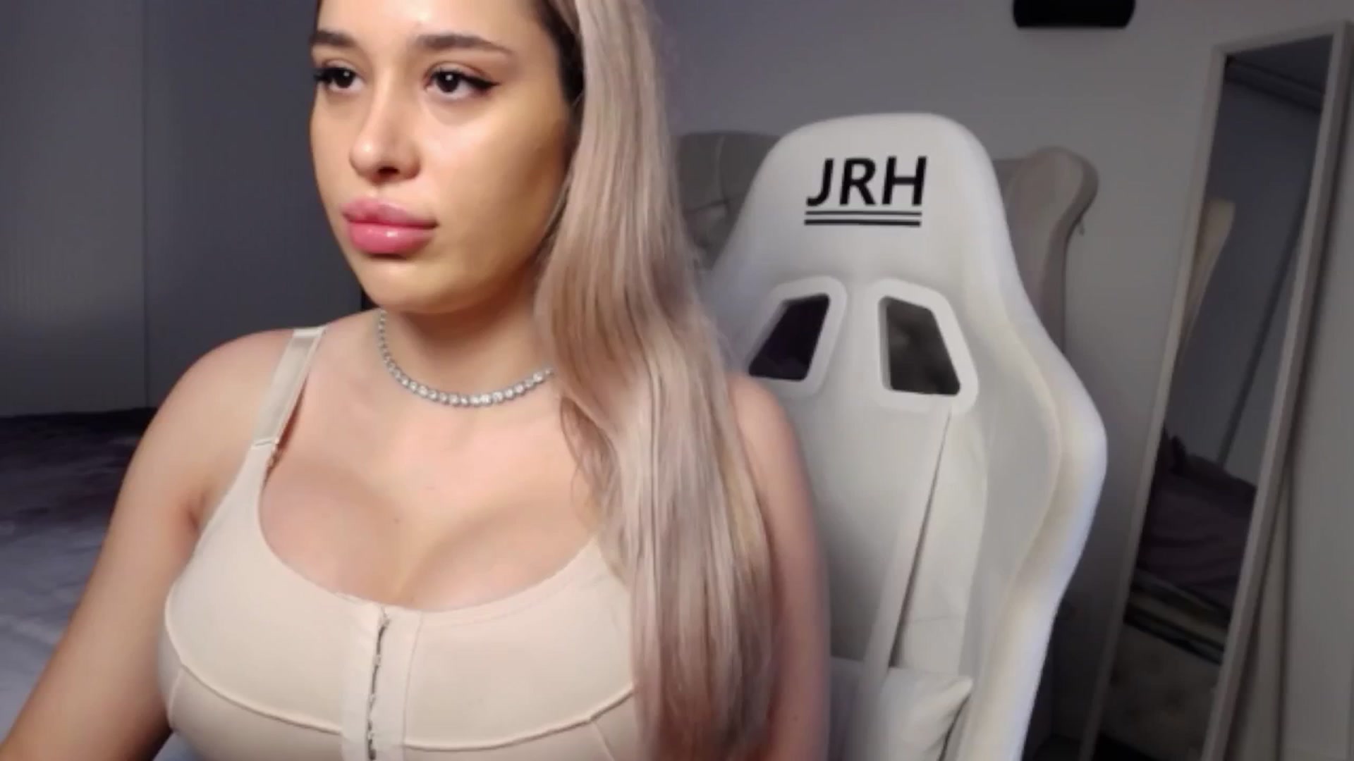 Gallery image thumbnail from LexxySelena's myfreecams stream on, 06/18/2025, 09:58 image 2 of 20