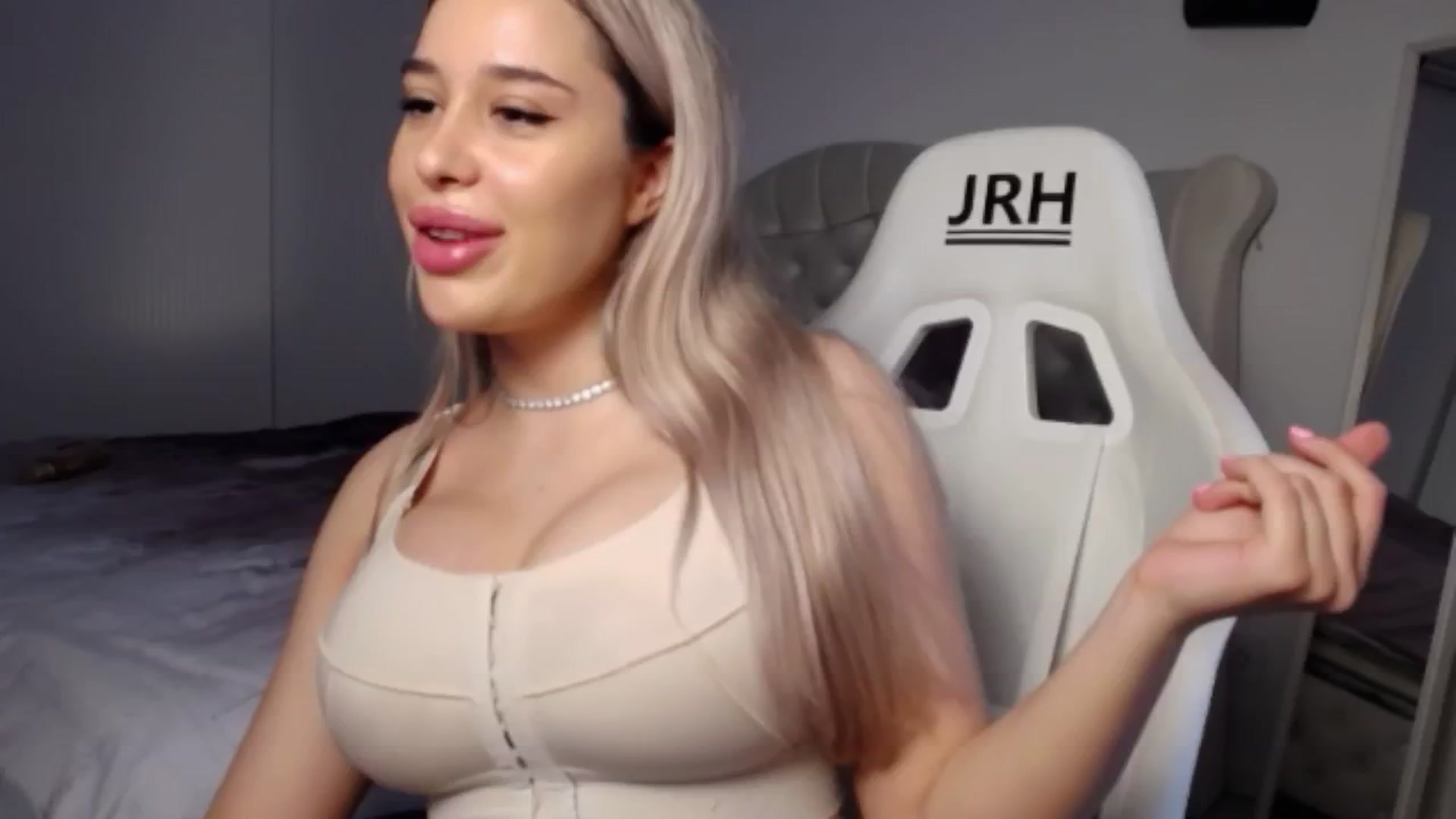 Gallery image thumbnail from LexxySelena's myfreecams stream on, 06/18/2025, 09:58 image 10 of 20