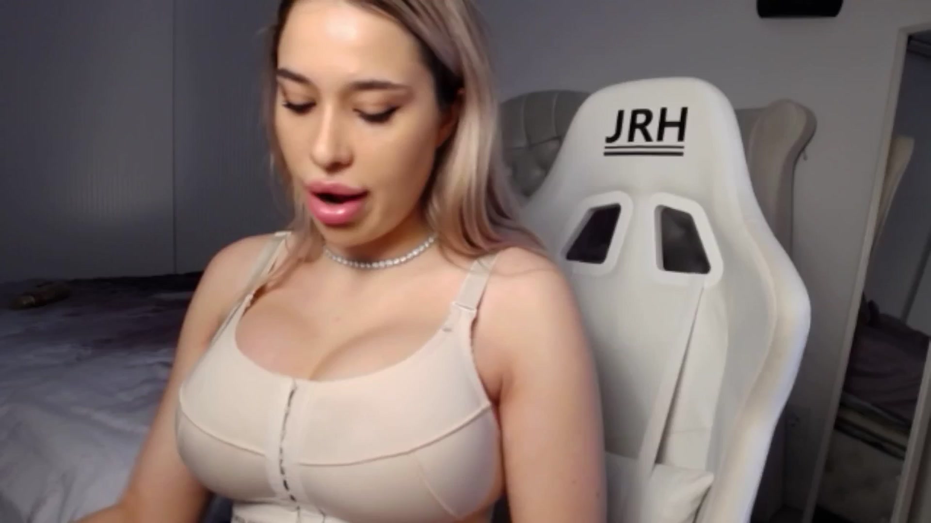 Gallery image thumbnail from LexxySelena's myfreecams stream on, 06/18/2025, 09:58 image 11 of 20