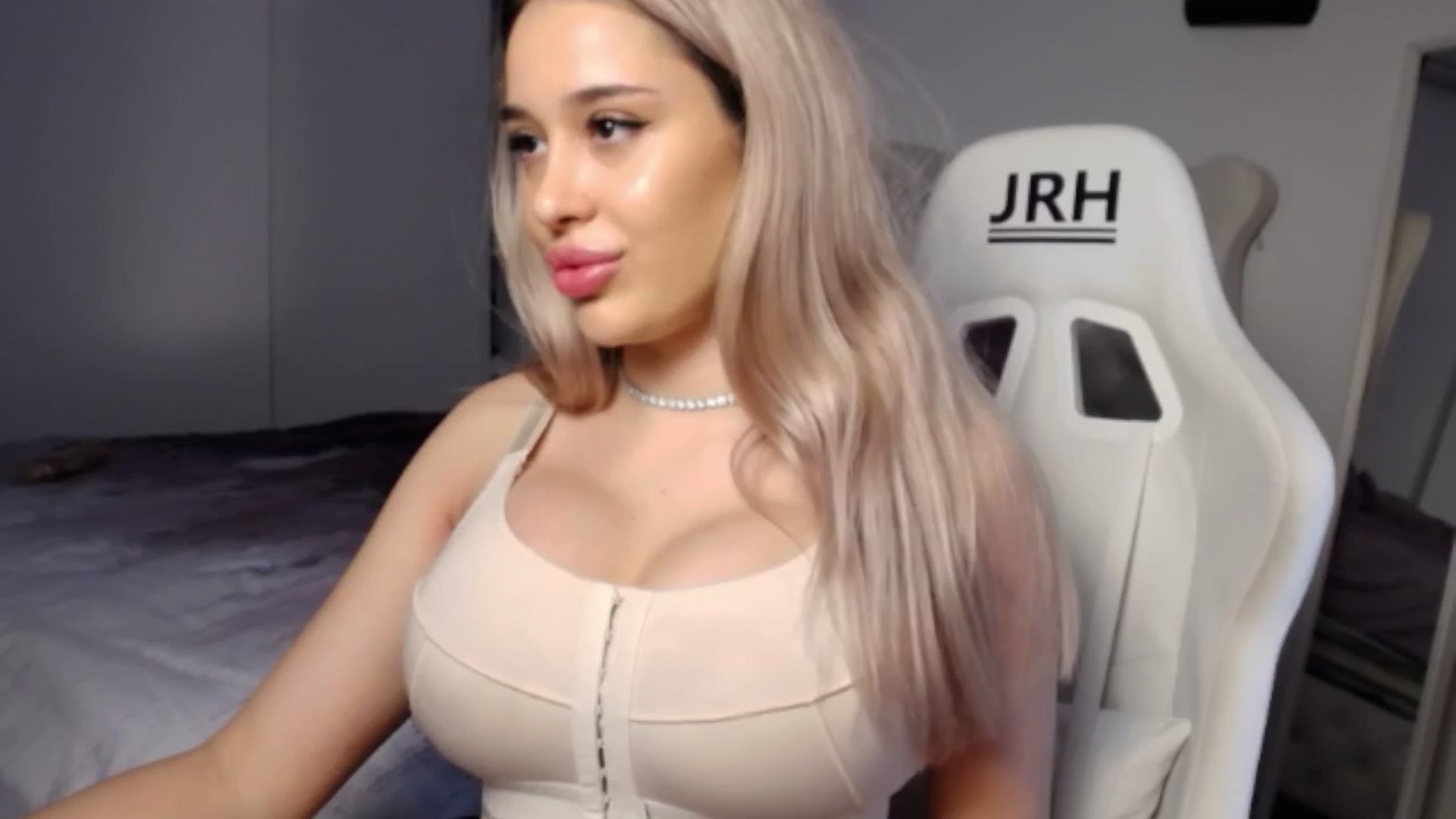 Gallery image thumbnail from LexxySelena's myfreecams stream on, 06/18/2025, 09:58 image 18 of 20