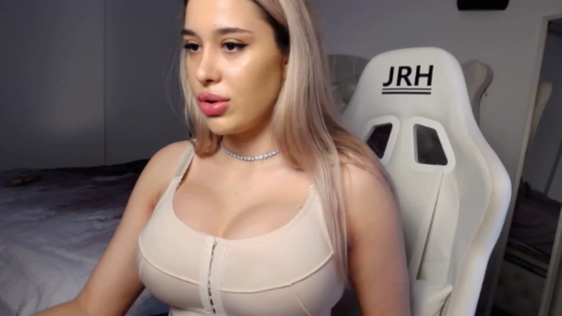 Gallery image thumbnail from LexxySelena's myfreecams stream on, 06/18/2025, 09:58 image 15 of 20