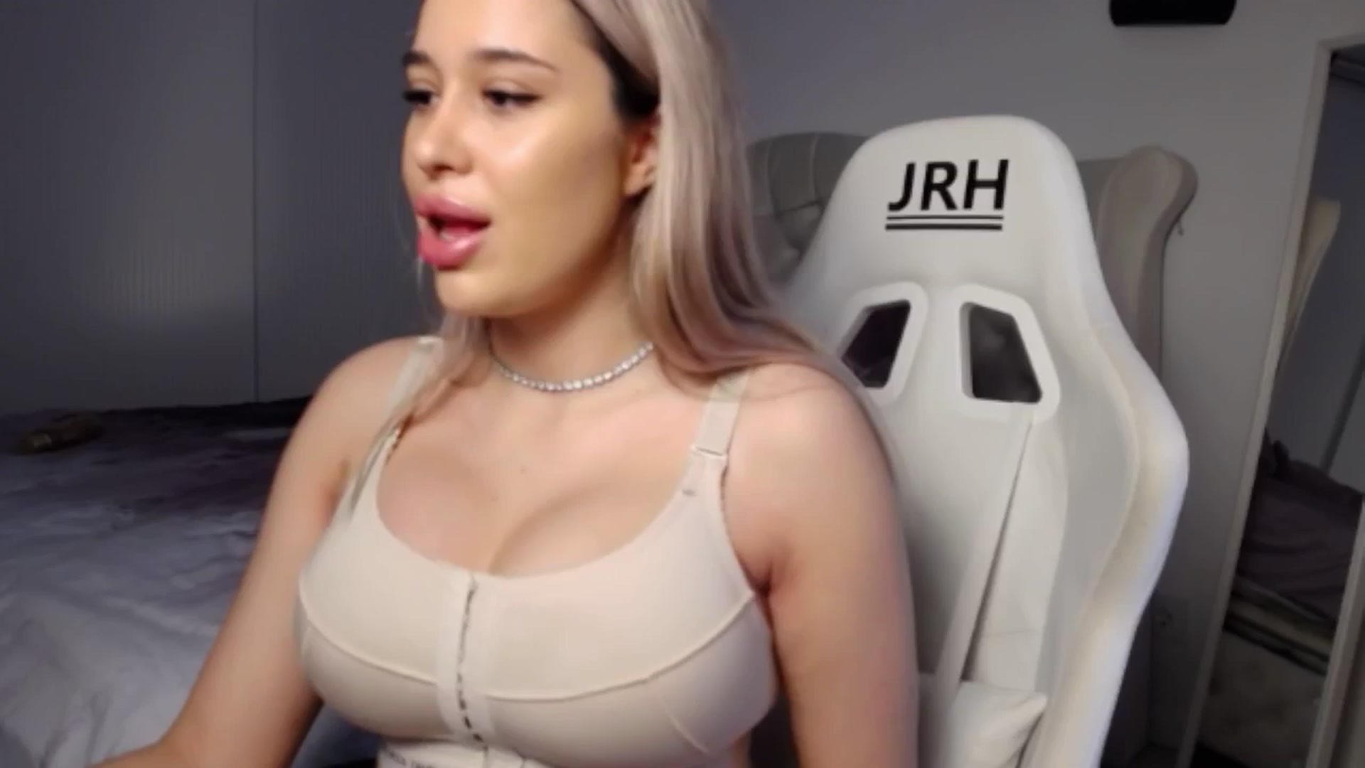 Gallery image thumbnail from LexxySelena's myfreecams stream on, 06/18/2025, 09:58 image 12 of 20