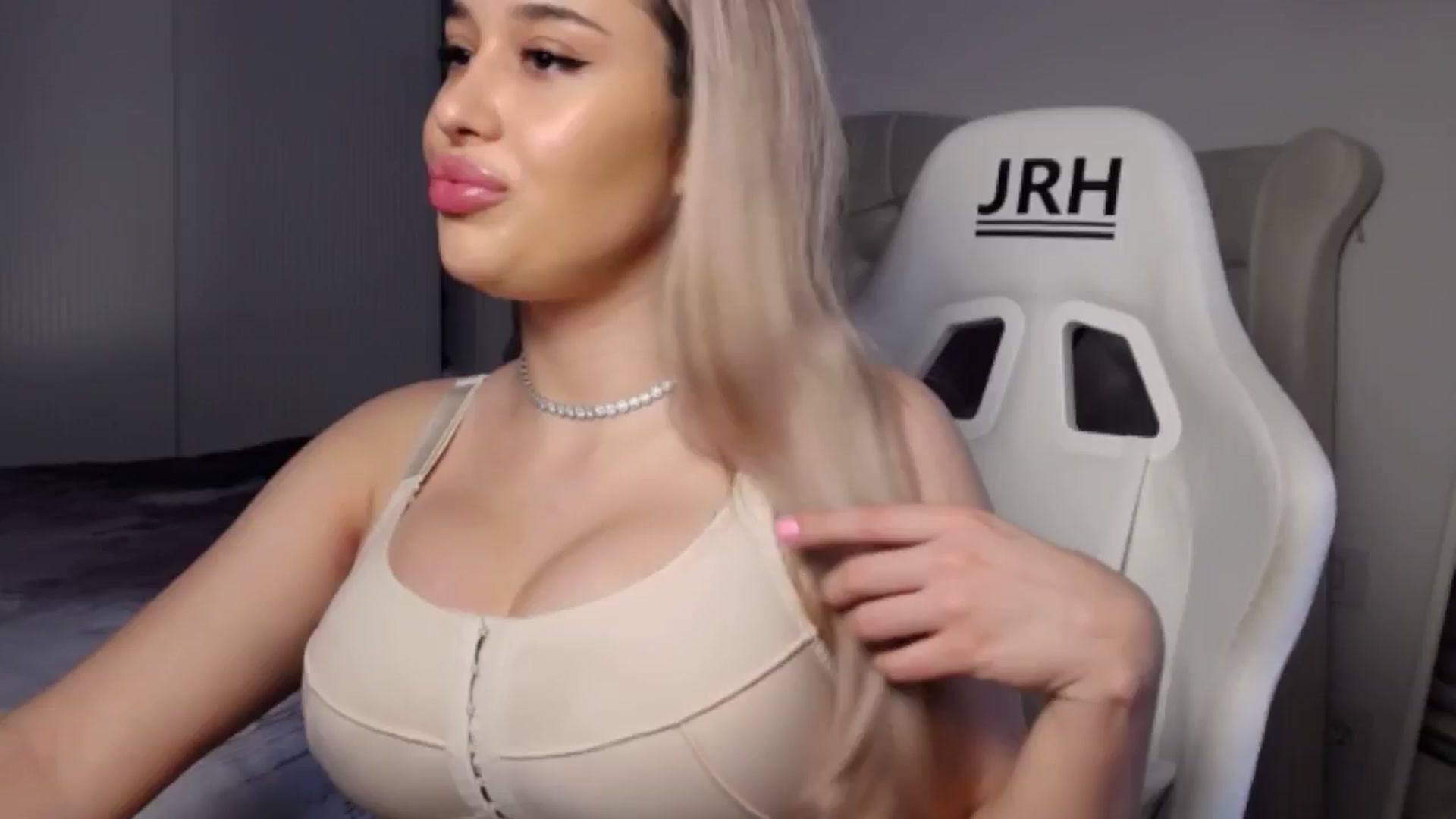 Gallery image thumbnail from LexxySelena's myfreecams stream on, 06/18/2025, 09:58 image 4 of 20
