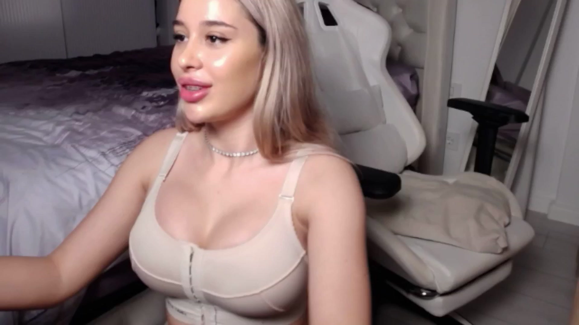 Gallery image thumbnail from LexxySelena's myfreecams stream on, 06/18/2025, 12:08 image 12 of 20