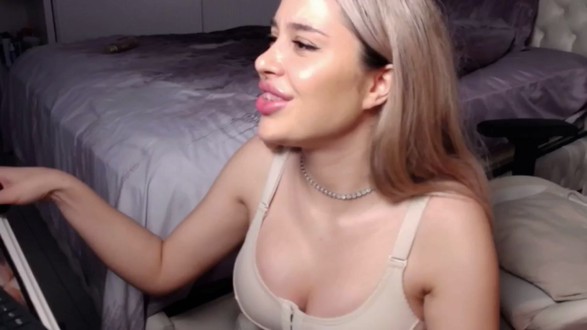 Gallery image thumbnail from LexxySelena's myfreecams stream on, 06/18/2025, 12:08 image 6 of 20