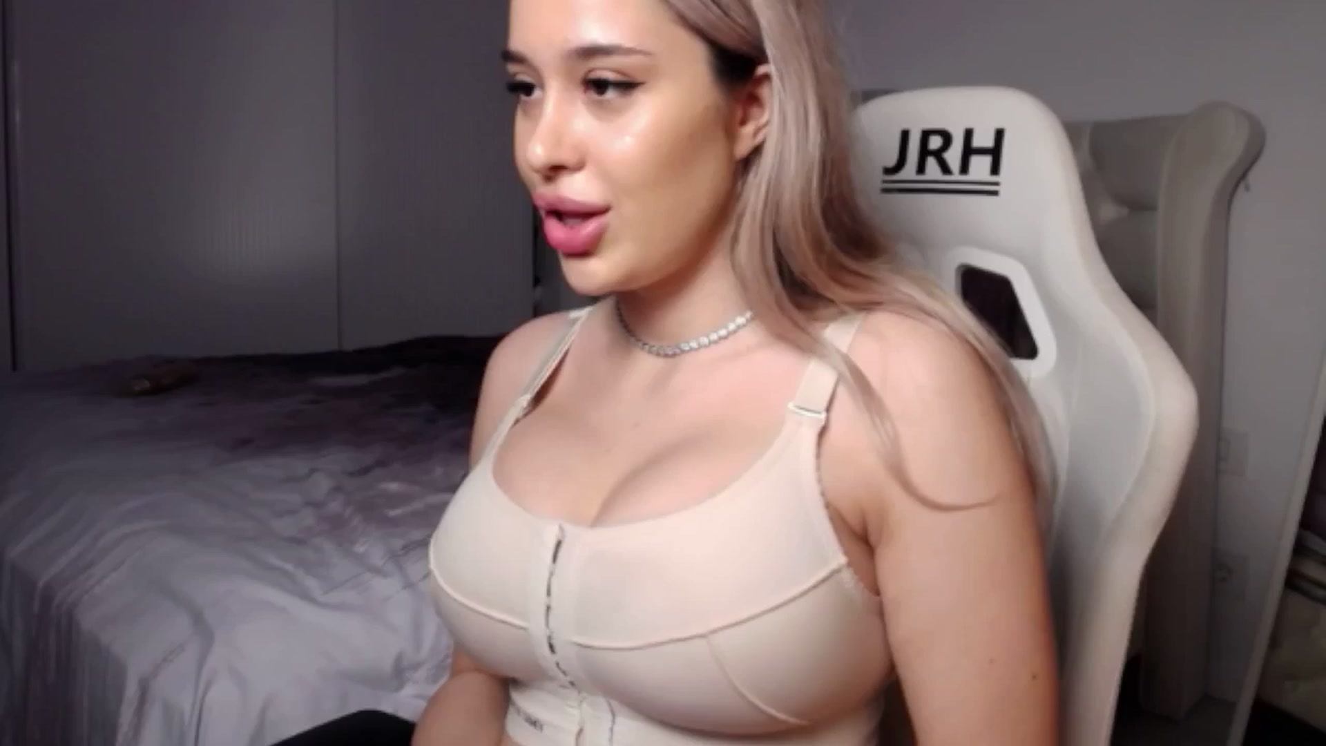 Gallery image thumbnail from LexxySelena's myfreecams stream on, 06/18/2025, 12:08 image 2 of 20