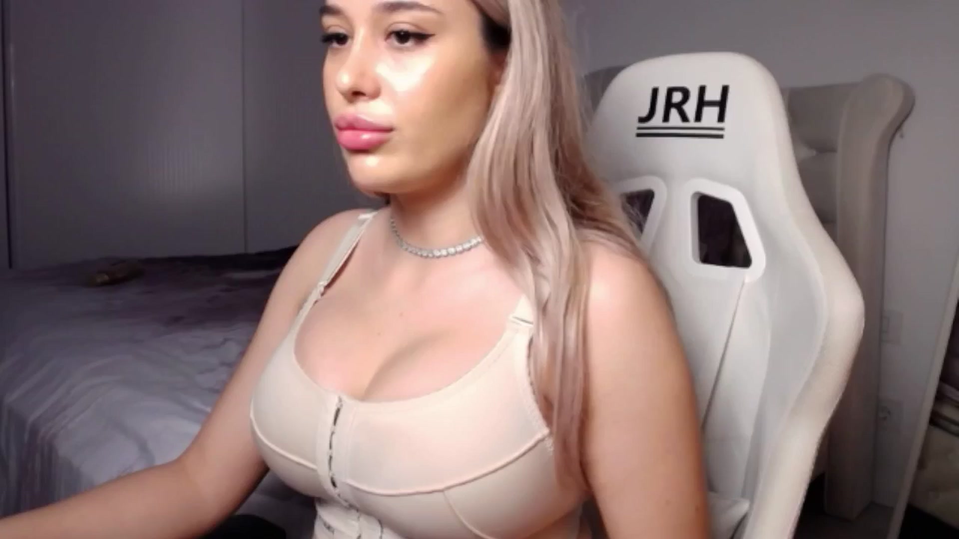 Gallery image thumbnail from LexxySelena's myfreecams stream on, 06/18/2025, 12:08 image 3 of 20